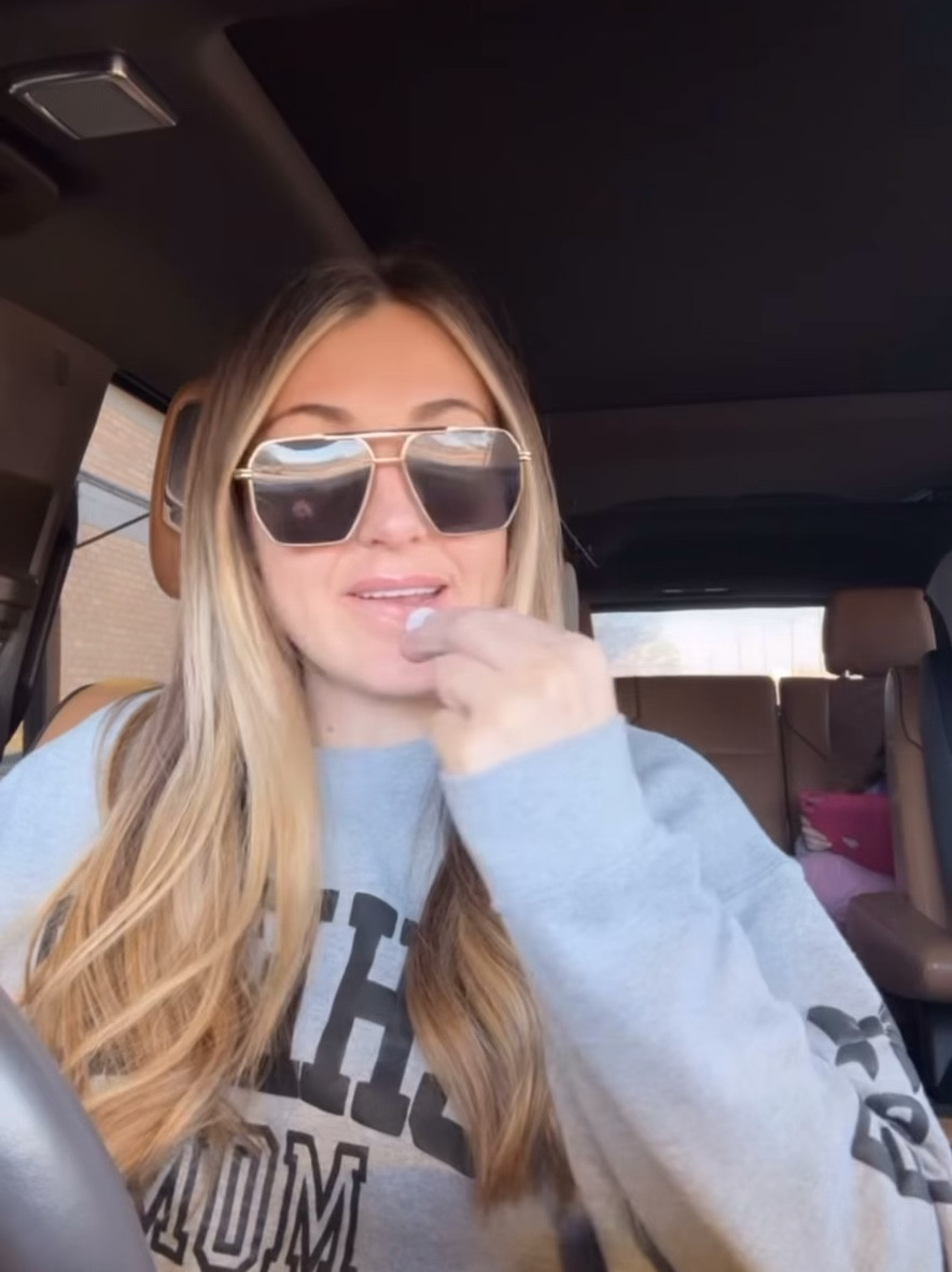 My new favorite overnight lip mask 👄

#lipmask #chapstick #makeup #beauty #neutrogena #target #amazon #skincare

#LTKWatchNow #LTKFindsUnder50 #LTKBeauty