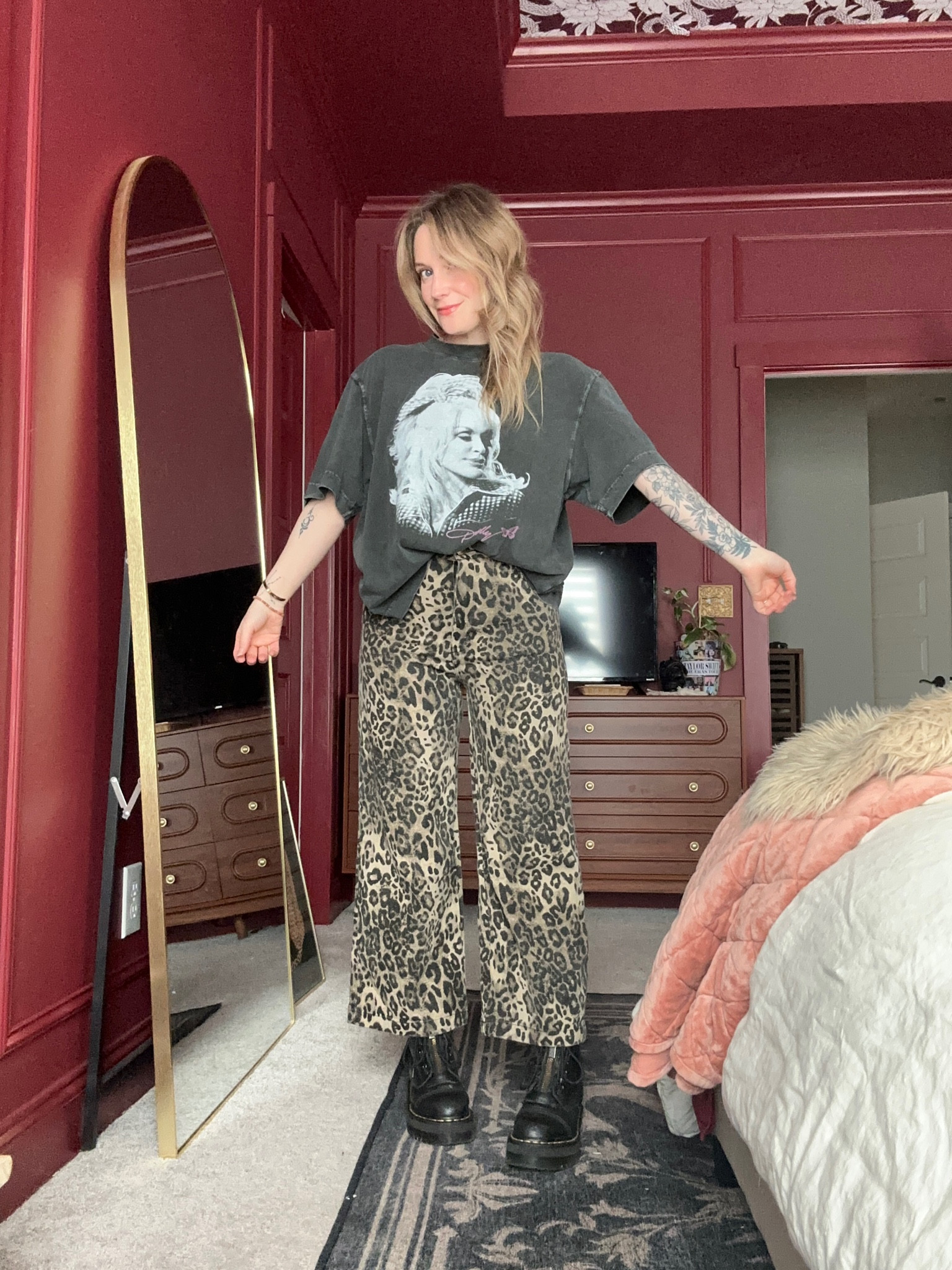 Quite possibly my new favorite fit. 
Dolly shirt: S, oversized. Super soft  
Leopard jeans: XS (2), I originally ordered S (4) based on reviews and the waist was way too big so size up for a baggy or slouchy fit. They did shrink in length in the wash but it made them the exact length I wanted. The waist and hips stretch out throughout the day. The color is “beige"



#LTKStyleTip #LTKFindsUnder50 #LTKPetite