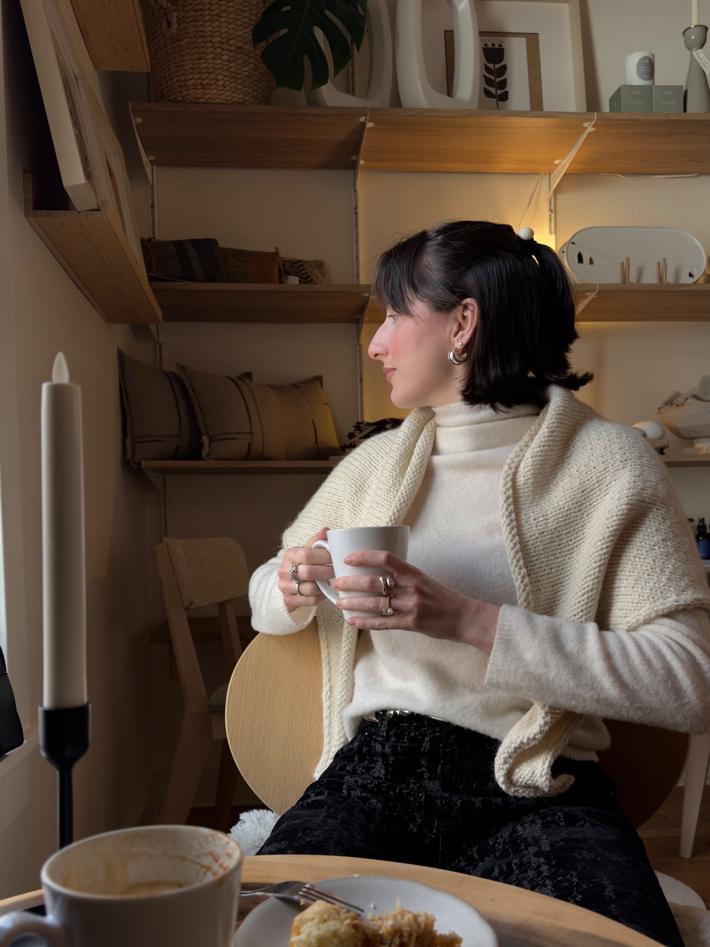 hand knit scarf, tasty pastries, hot latte, and my fave cozy cafe in boulder ☕️✨