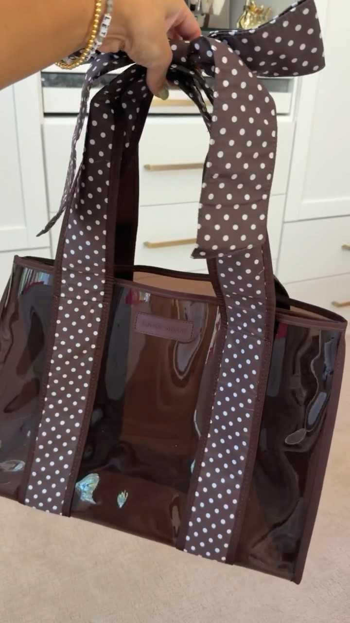 Just got the new fall CaseMate tote!! Such a good bag for teachers or diaper bag for moms too! Also linking an organizer you can add to it! 🤎✨

#LTKootd #LTKSeasonal