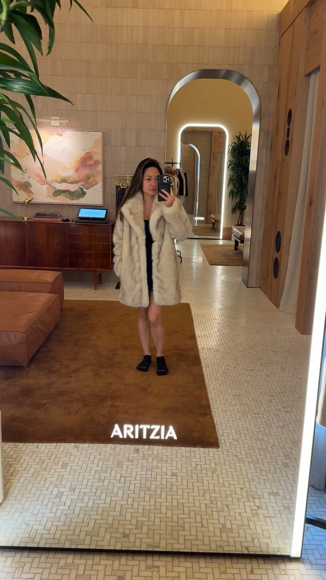 Usually a Sz S but I had to get it in an XS. It runs pretty oversized. Also looks great belted!

It’s a gorgeous creamy white.


#fauxfur #furcoat #winterstyle 

#LTKPetite