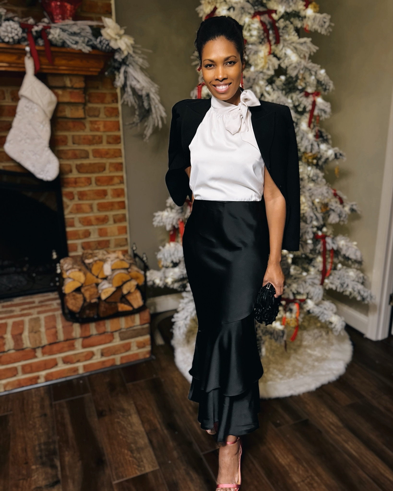 Holiday outfit inspiration 🤍🖤

#LTKSeasonal #LTKOver40 #LTKHoliday