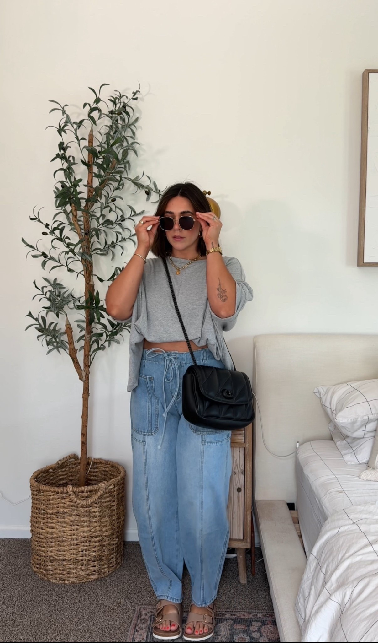 Cool mom outfit for summer, size 10, midsize, apple shape. Trendy barrel tie jeans that are so comfortable and affordable! Seriously my most worn pair last summer. 

Spring outfit ideas, spring denim, summer jeans, jean outfit ideas, casual denim outfit, summer outfit ideas, size 10

Pants L 
Top L
Sandals TTS 
Bag is old coach! 