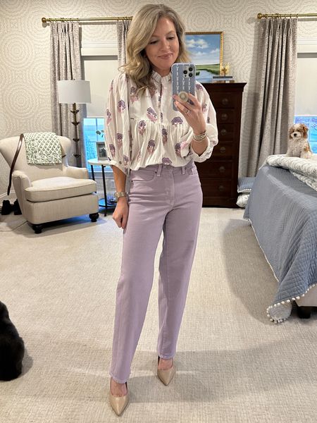 Wearing a 0 Regular in the jeans. I am 5’3”. If you are the same height and want to wear these with flats, I would probably suggest going with the petite. Can’t link the top here but it’s by Barlow & Browning and you can find her shop on Instagram!