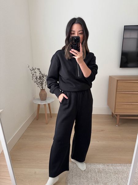Everlane Re-track sweats. These are AMAZING! I’ve had old Everlane sweats and these are way better. Thick, but soft and roomy. Not right at all. Wish the pants were slightly longer. Hit at an awkward length for wide leg. 

Everlane pullover xs
Everlane pants xs

#LTKSeasonal #LTKsalealert