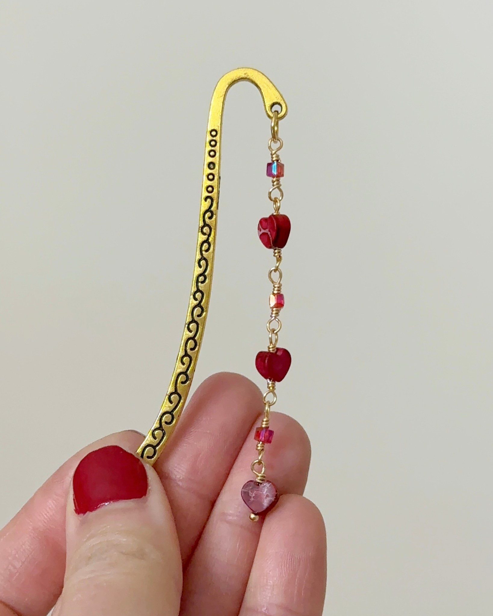 Easy DIY gift for Valentine’s Day: a heart bookmark! Tutorial is posted on my page❤️

#LTKValentine #LTKBeauty