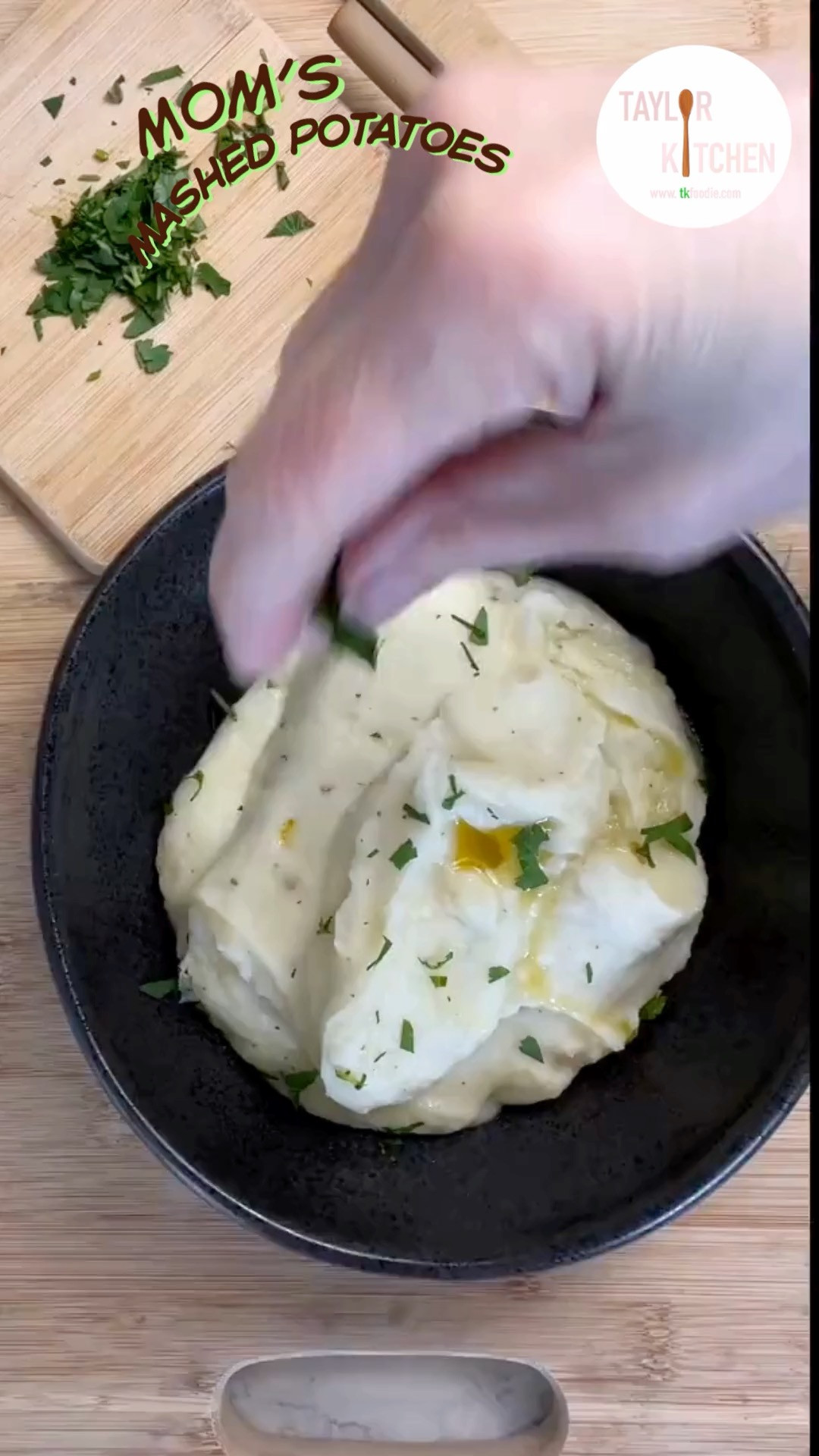 My Mom's Mashed Potatoes 🥔 are the creamiest, most decadent mashed potatoes you've ever had & they're so simple (especially when you watch my no peel potato #hack).

Check out the simple recipe here on TKFoodie.com - https://www.taylorkitchen.net/recipes/my-moms-mashed-potatoes

All the things to make these silky spuds in your own kitchen are here on my LTK 🥰 

 #LTKfoodie #LTKHome