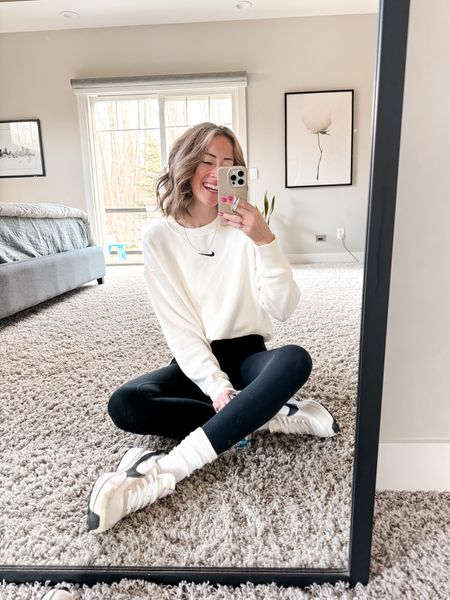 Spring style for soccer moms with leggings and Nike sneakers 
Black leggings and Nike socks outfits 