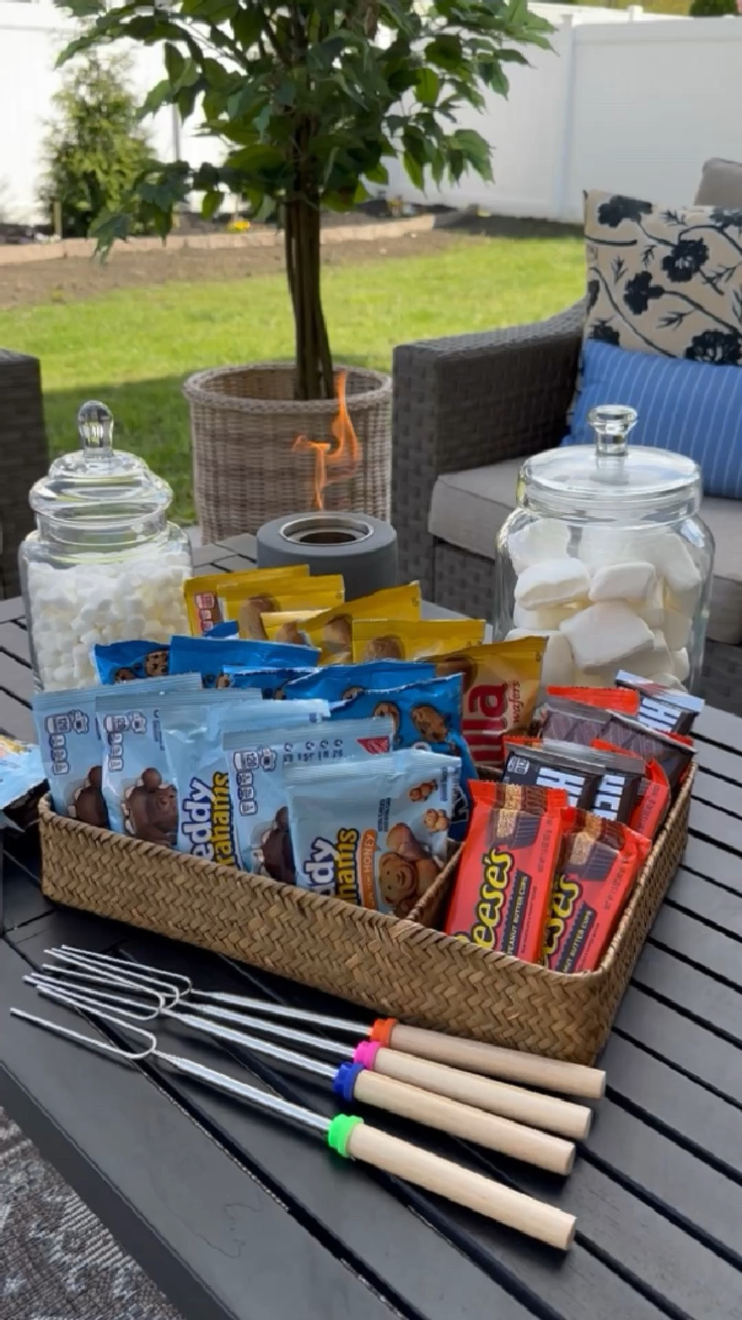 S’mores in a bag bar 😍🍪🍫

#LTKfoodie #LTKSeasonal #LTKHome