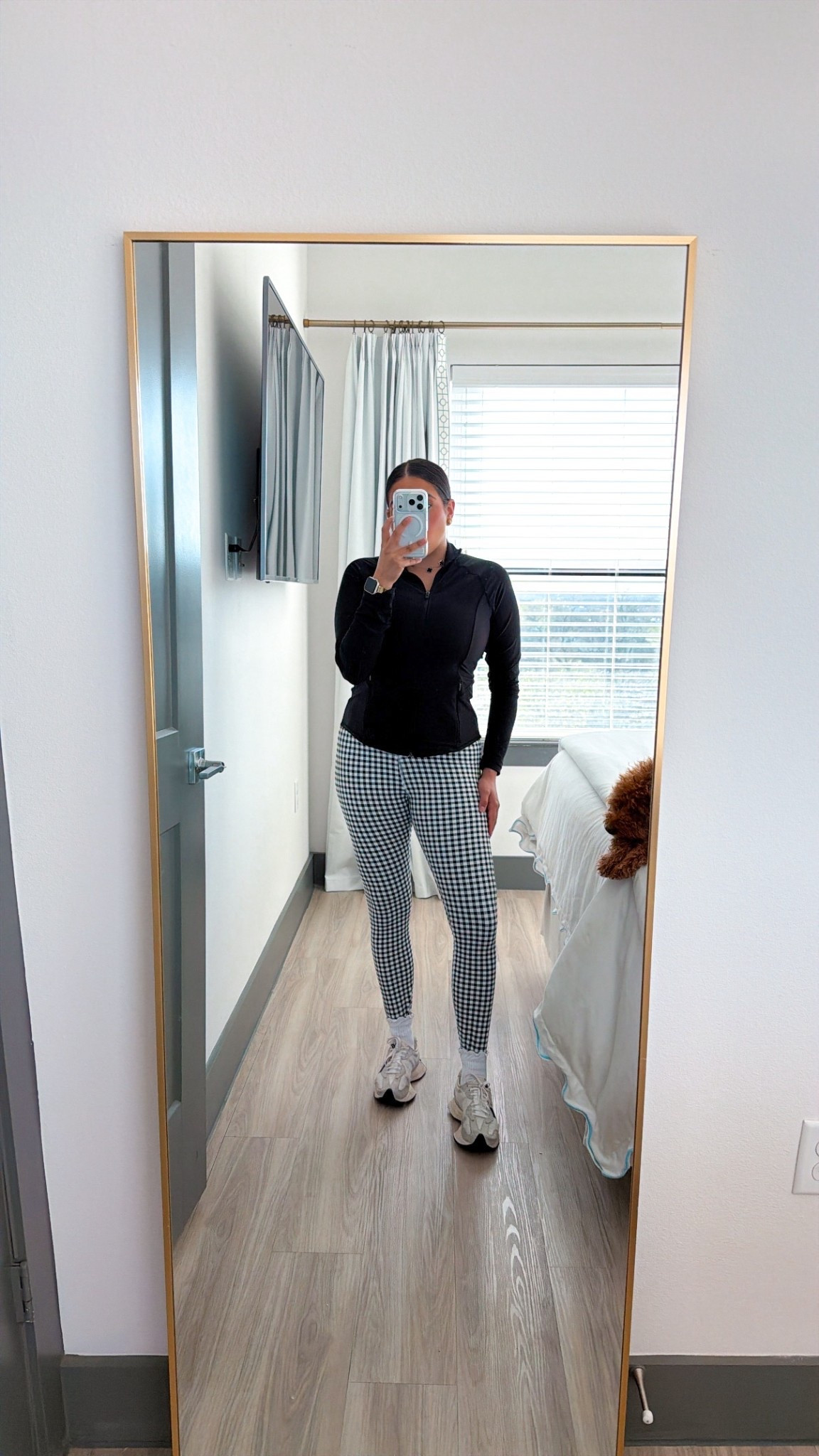 Athleisure ootd 

I’m wearing a medium in both my leggings and jacket 