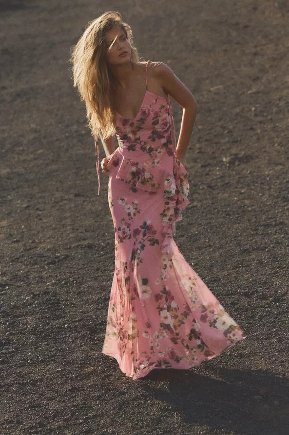 V-neck top with thin, adjustable tie straps. Features ruffle detailing and an asymmetric hem. | Zara UK