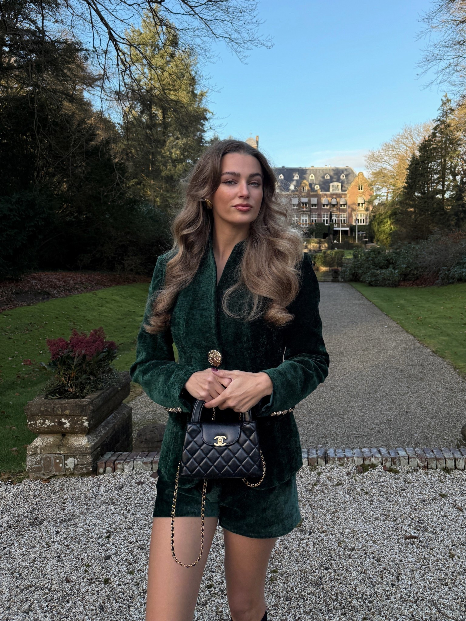 Green velvet and golden hour 🤍

#chicstyle #winterfashion #elegantvibes

#LTKnederlands #LTKeurope #LTKwinter