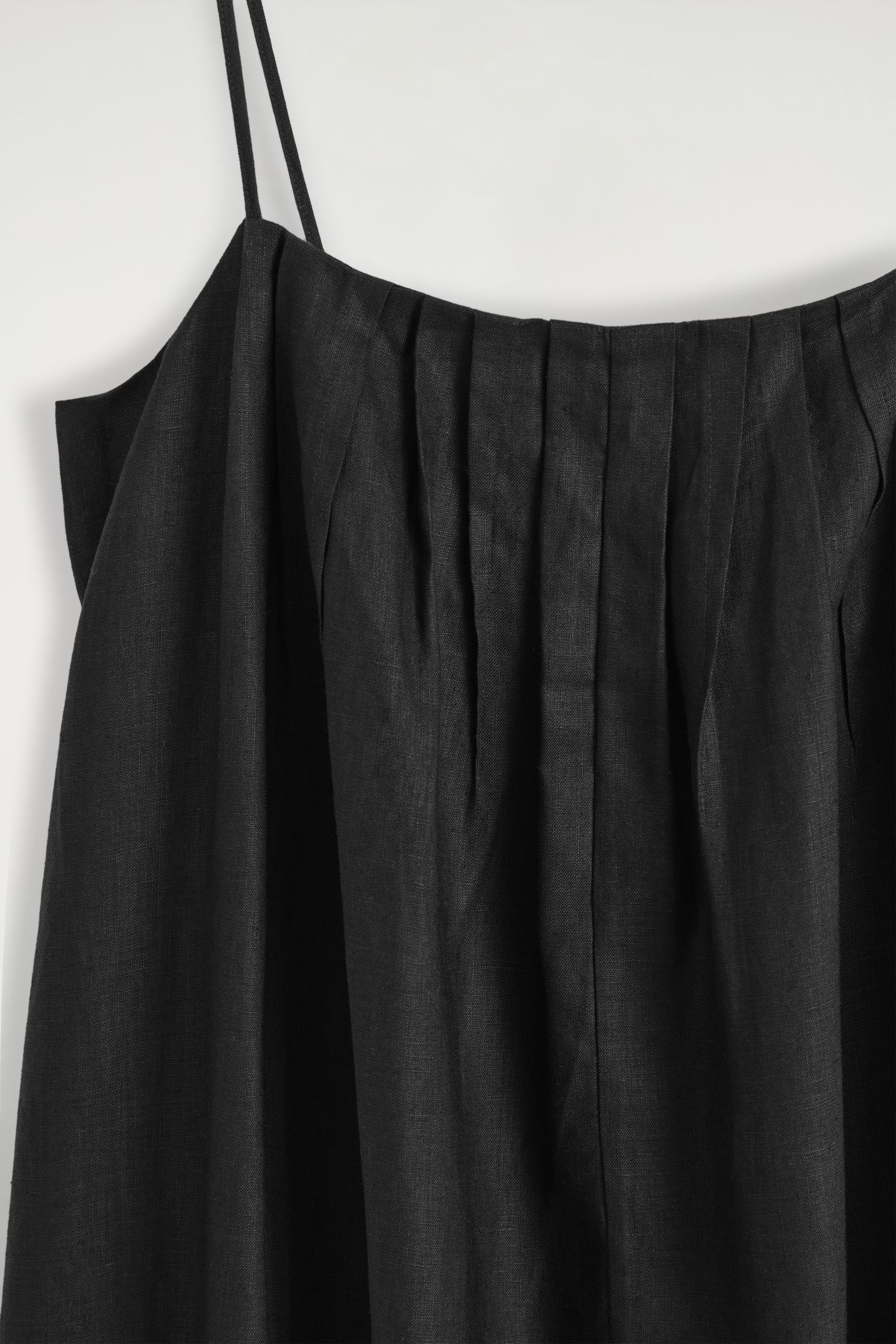 PLEATED LINEN MAXI DRESS - BLACK | COS (EU)