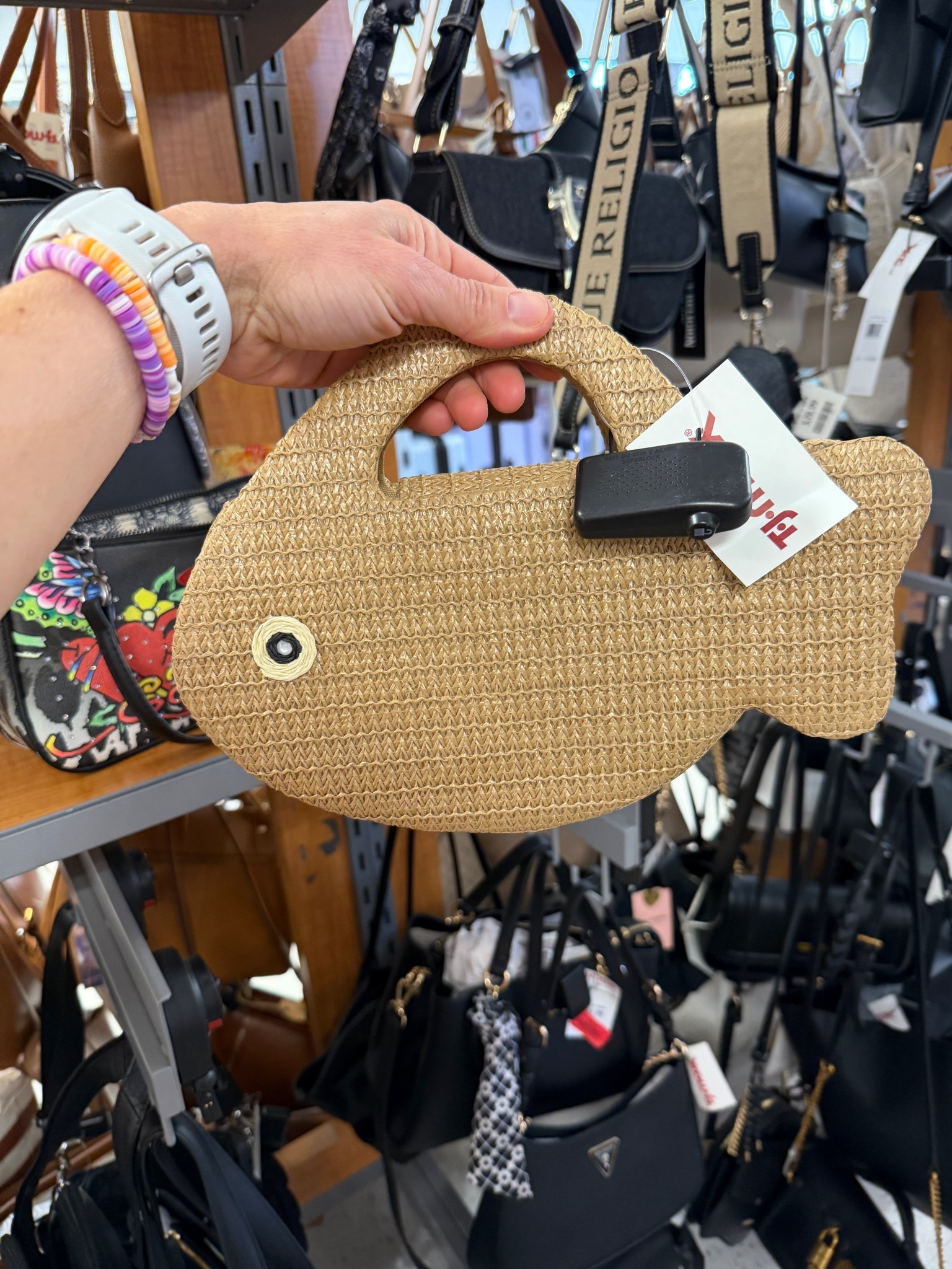 You guys… I can’t stop staring at this little gem I found at TJMaxx 🐟✨
Meet my new fish purse! Yes, it’s totally quirky, totally adorable, and yes… I have absolutely no practical reason to carry it. But honestly, sometimes you just need a purse that makes you smile every time you see it.

#LTKFestival #LTKootd #LTKSeasonal