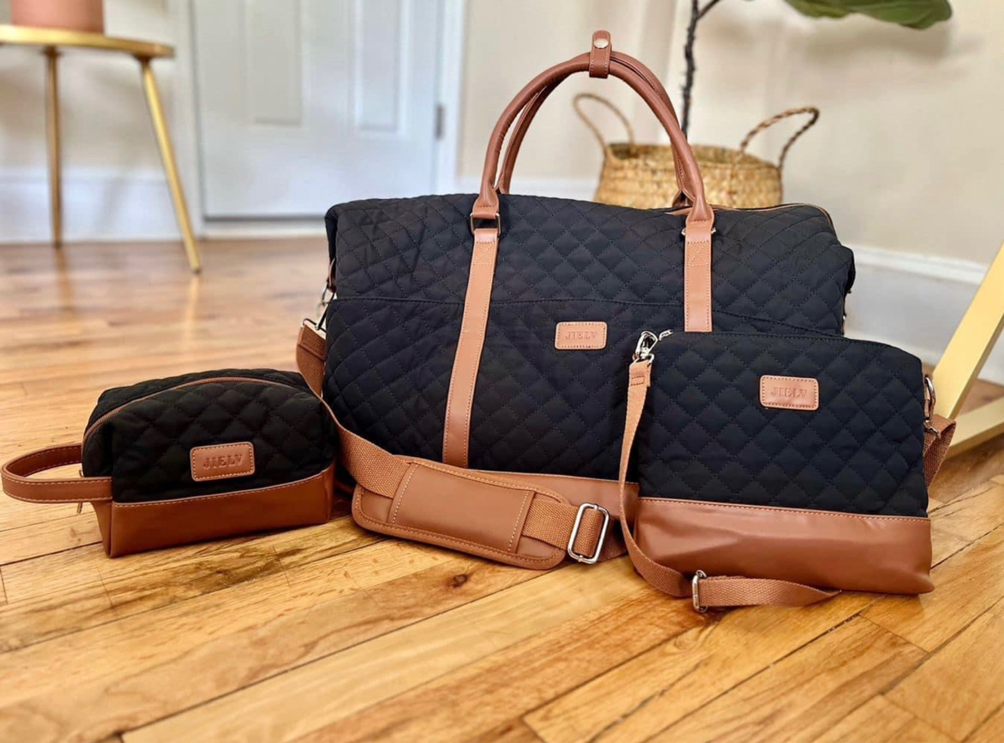 Prime Day Deal! The perfect weekender bag travel set ✈️

#amazon #primeday #travel

#LTKtravel #LTKxPrimeDay #LTKitbag