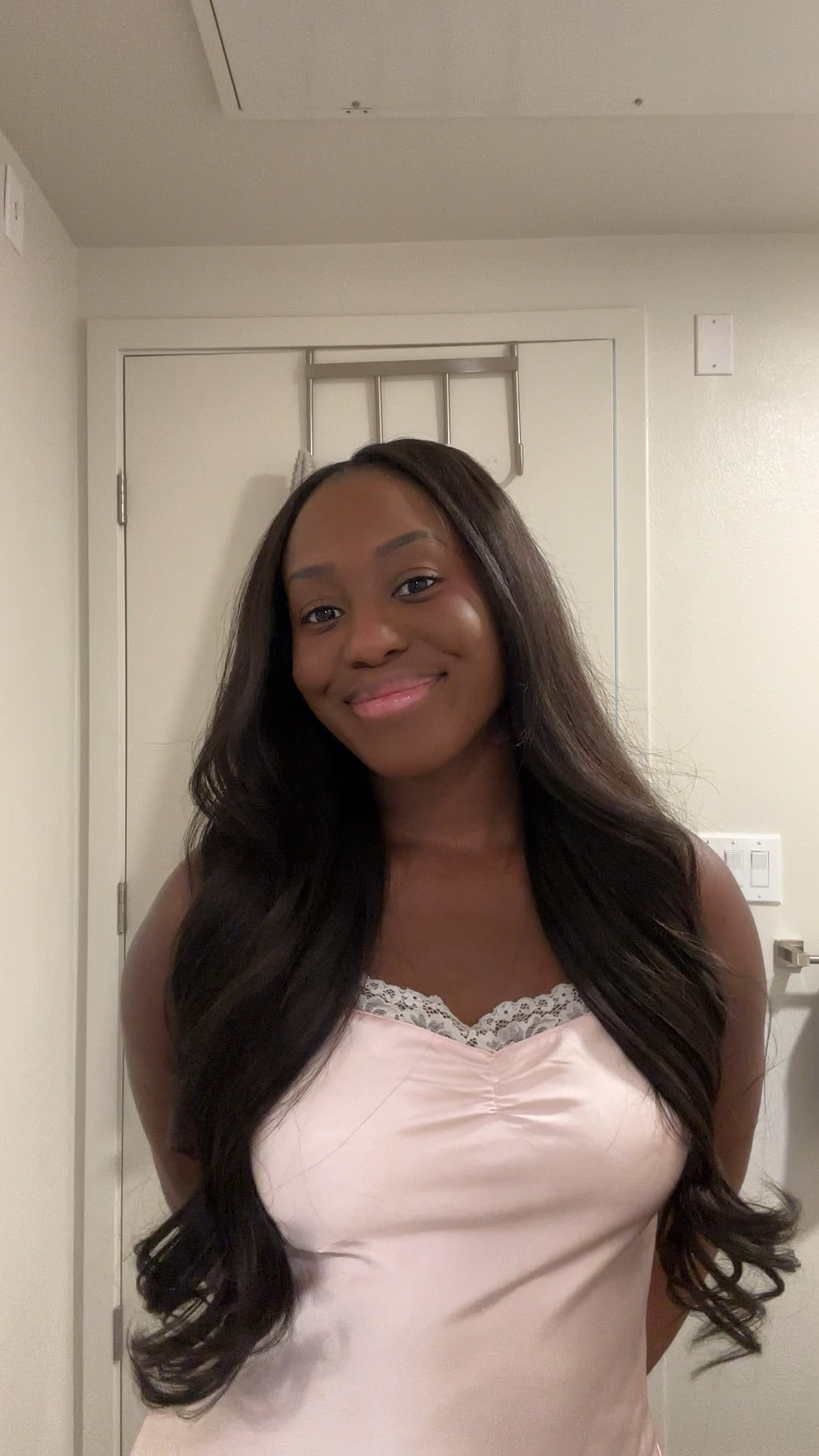 how I do my curling iron “blowout” on my hair🎀🤍👼🏾

products used🎀
loccitane intensive repair anti-frizz serum
mane handle with curl 1.5” curling iron
kristin ess ultra fine workable hairspray 
tangle teezer ultimate detangler hair brush 