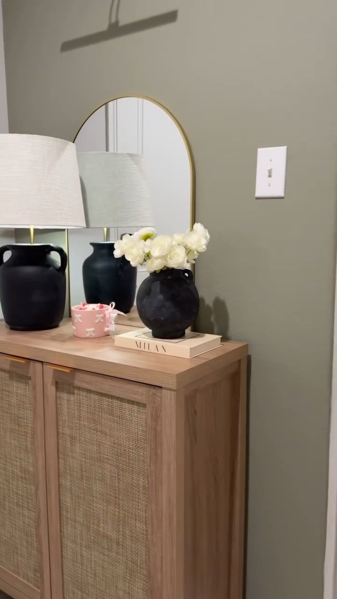 The mirror is the moment ✨

This simple round mirror completely transformed my entryway 🤎
It adds light, depth, and that modern touch that makes the whole space feel styled and intentional.

Sometimes the right mirror is all you need to elevate a corner.

#EntrywayRefresh #RoundMirror #HomeDecorInspo #NeutralHome #ModernEntryway