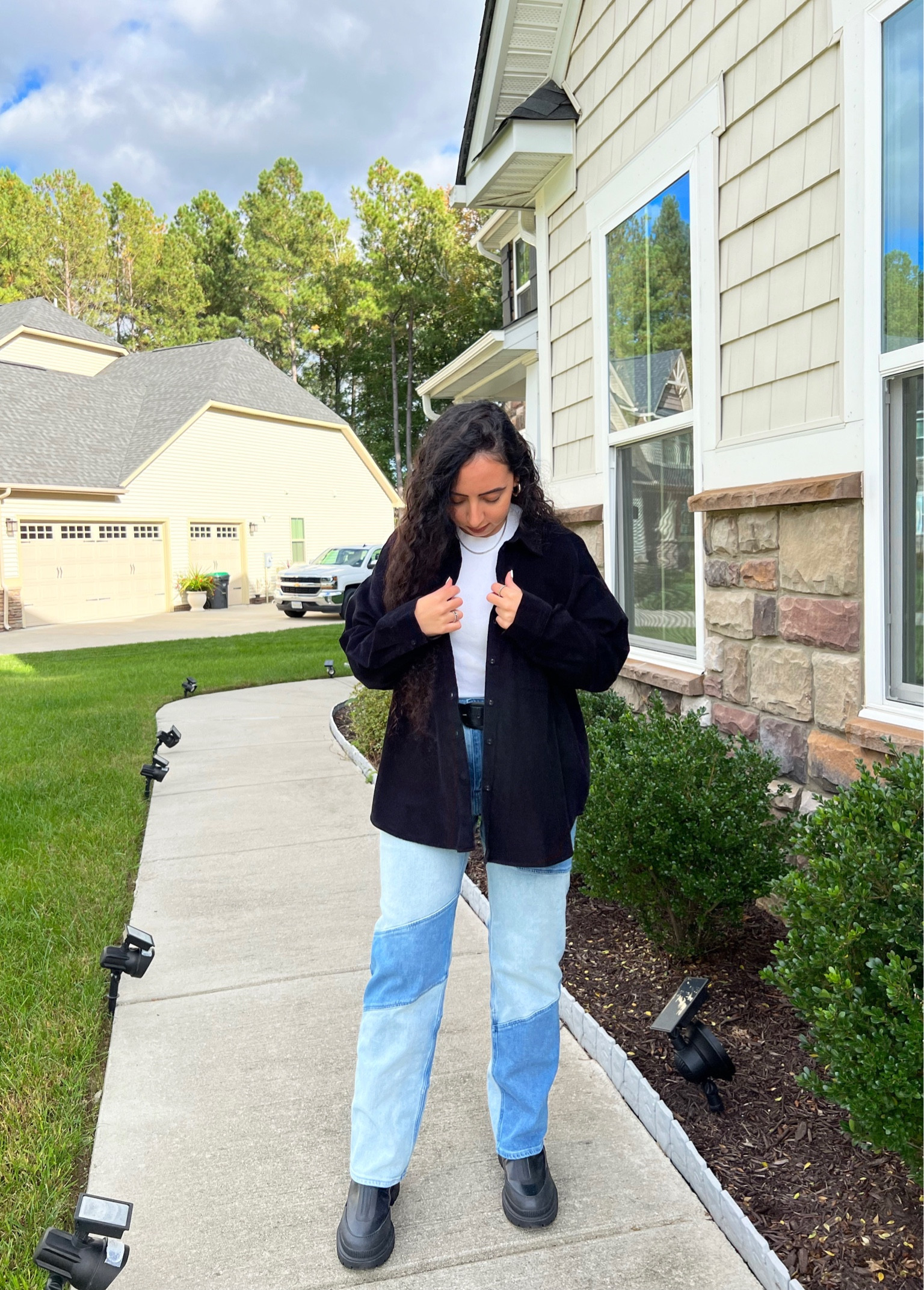 Black and white outfit on denim jeans 🖤

#LTKstyletip #LTKshoecrush #LTKfindsunder50
