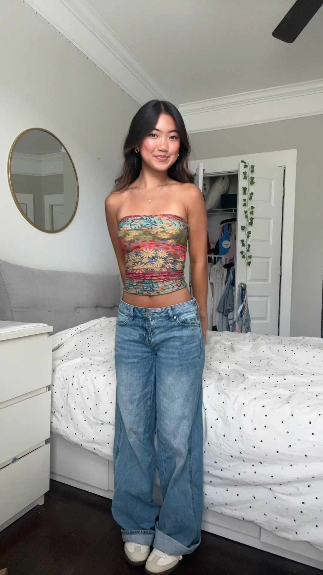 SIZES: 
pj set: xs
linen pants: one size
tube top: one size
jeans: 24