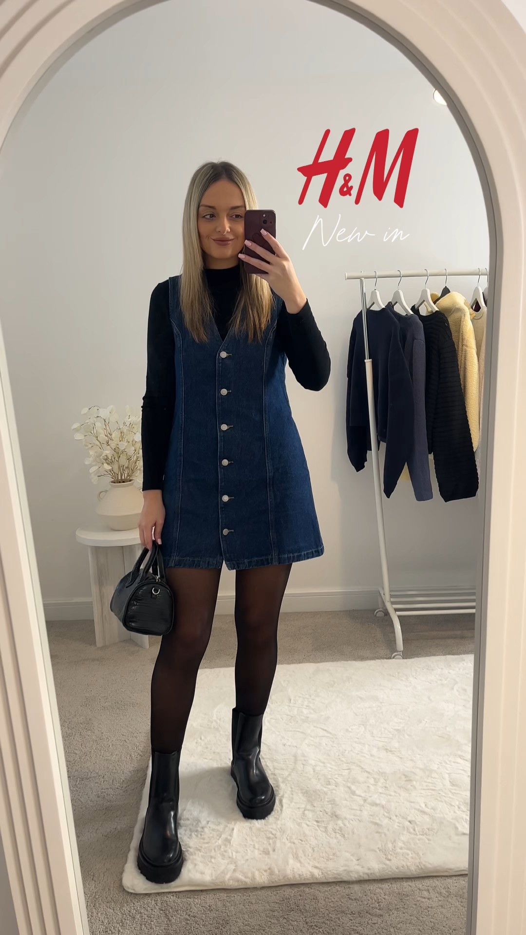 H&M - New In OOTD 💙✨

How gorgeous is this denim pinafore dress this is such a nice easy outfit to wear out for casual drinks or a date night in Feb, paired with tights and boots and still feeling cosy 🫶

Outfit - @hm🤍

#hm #hmhaul #denimdress #winterfashion #outfitinspo 