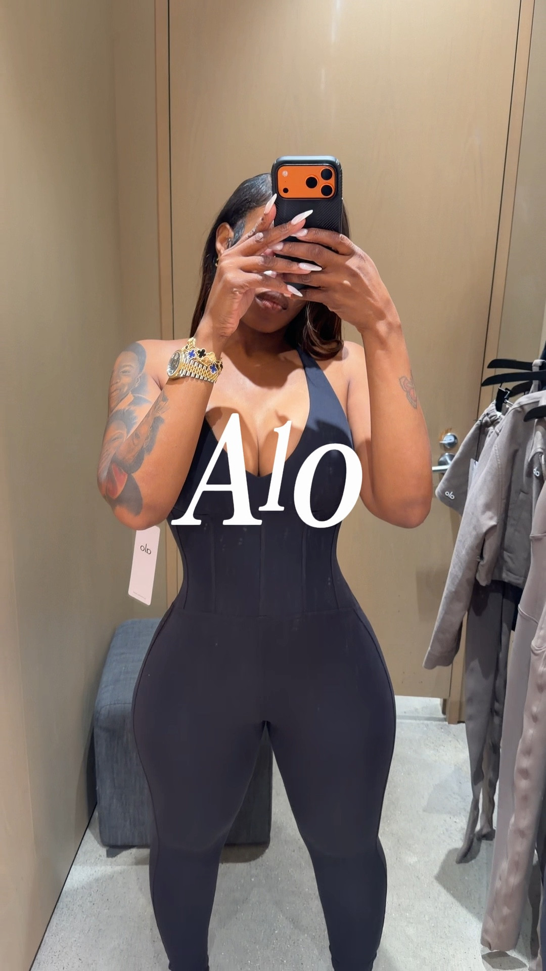 @Alo Yoga 

🚨Sizes 
•Cropped Fan Favorite Full
Zip Jacket Olive Tree medium 

•Low-Rise Fan Favorite
Micro Skirt Olive Tree medium 

•Airbrush Sparks Fly
Corset Onesie black small

•Airbrush Sparks Fly
Corset Onesie Olive tree medium 