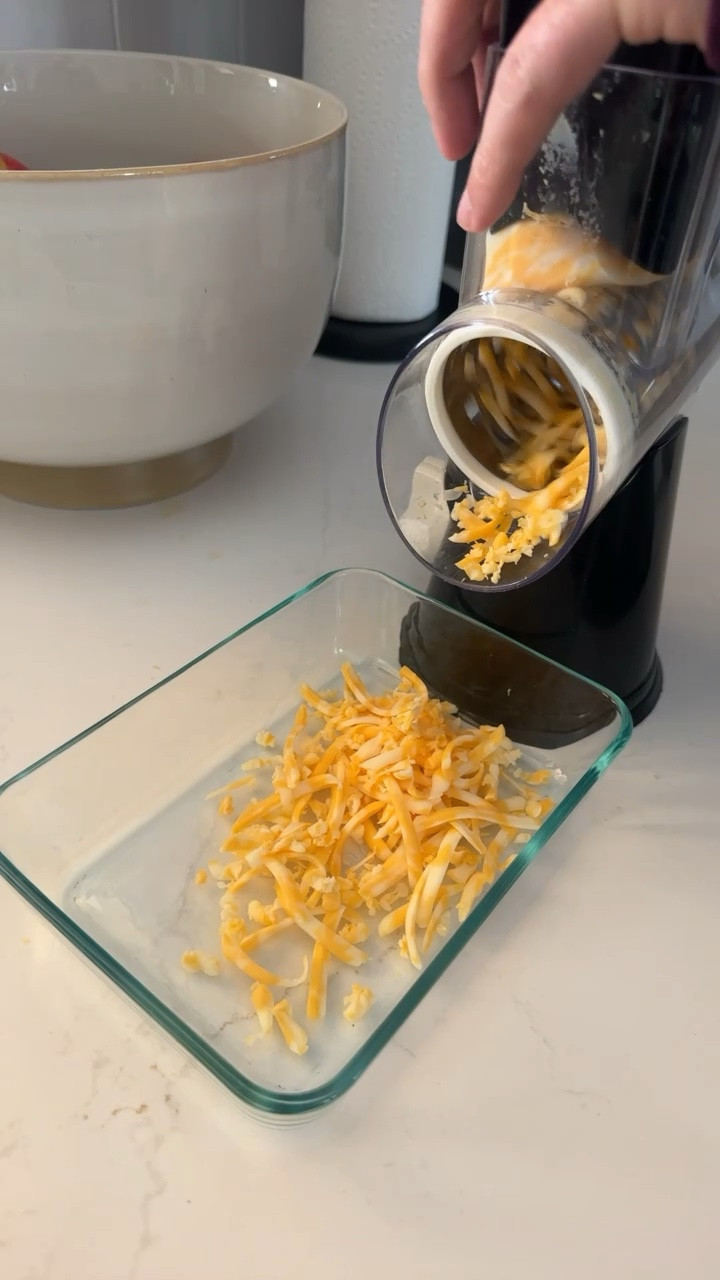 CHEESE GRATER AND SERVING BOWL