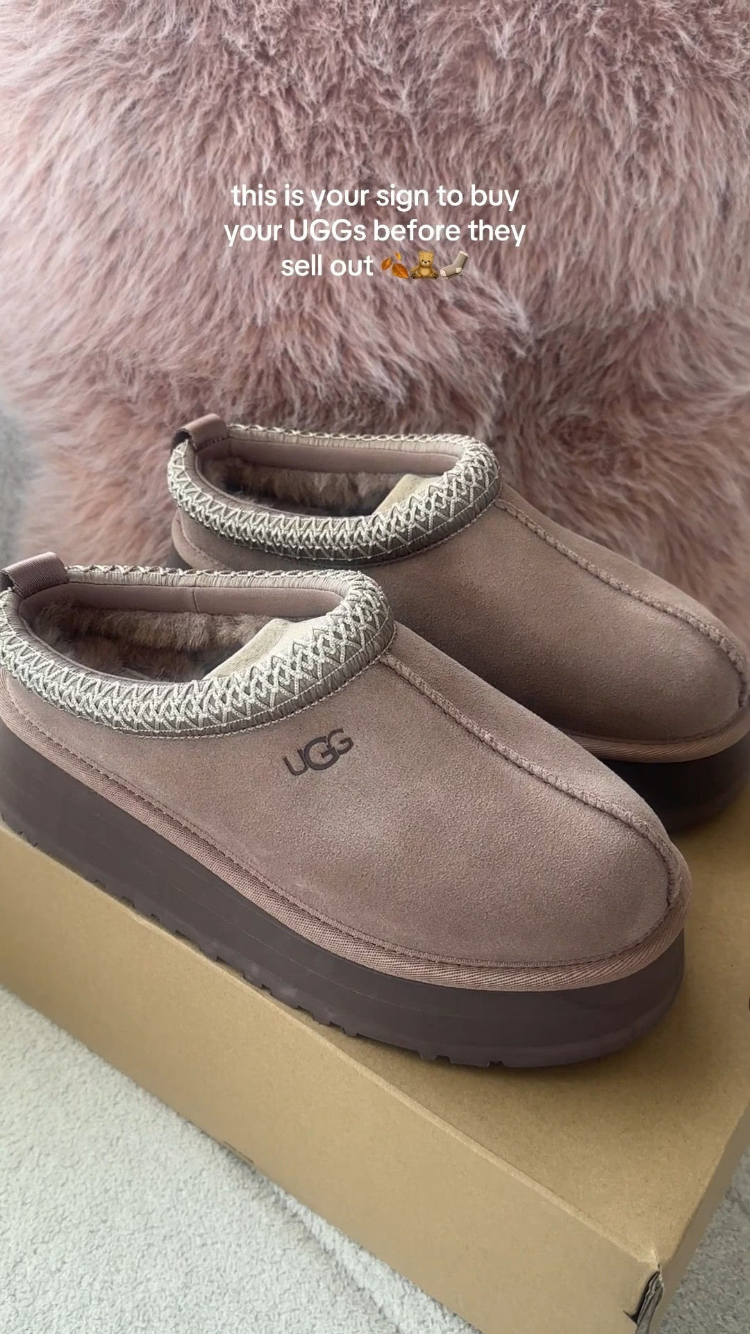 Fresh Uggs for fall - love this chocolate dusty rose color 

#LTKShoeCrush #LTKStyleTip #LTKautumn