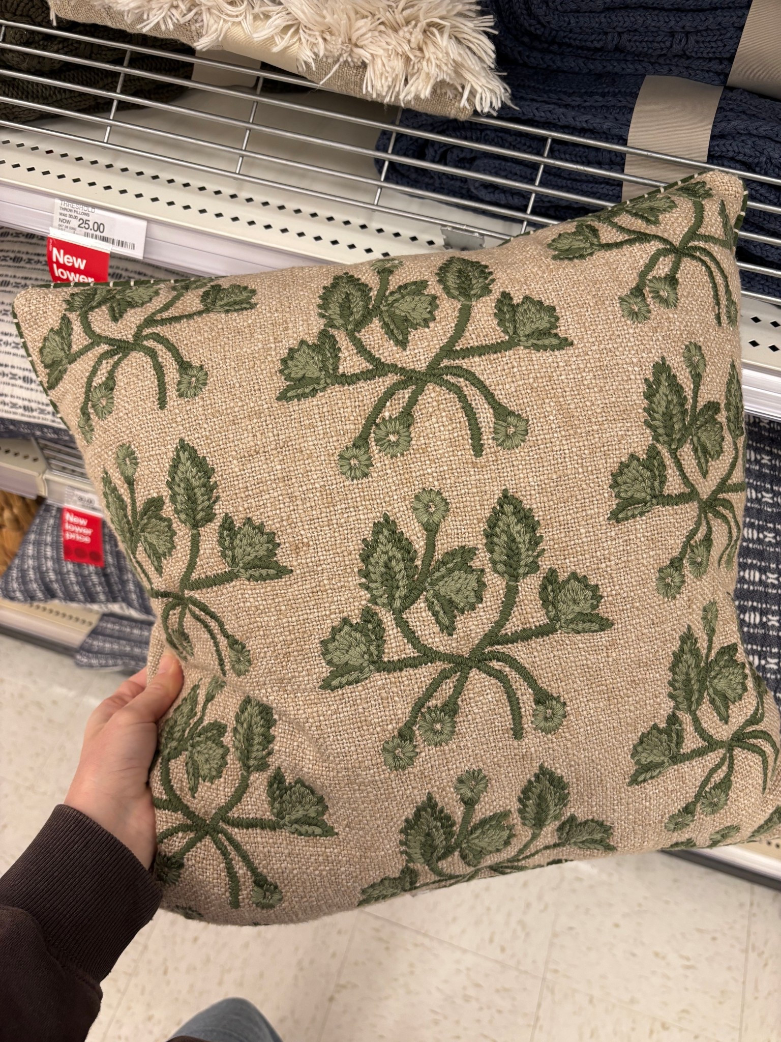 Loved the colors on this throw pillow. 

#LTKHome #LTKSeasonal