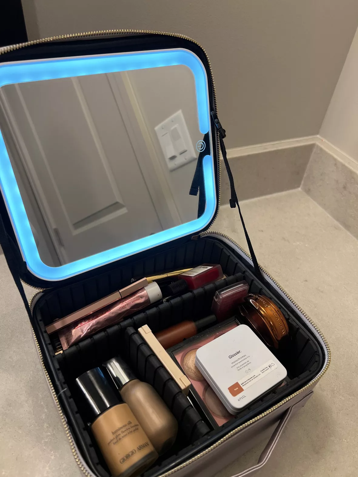 MOMIRA Travel Makeup Case with Large Lighted Mirror Partitionable