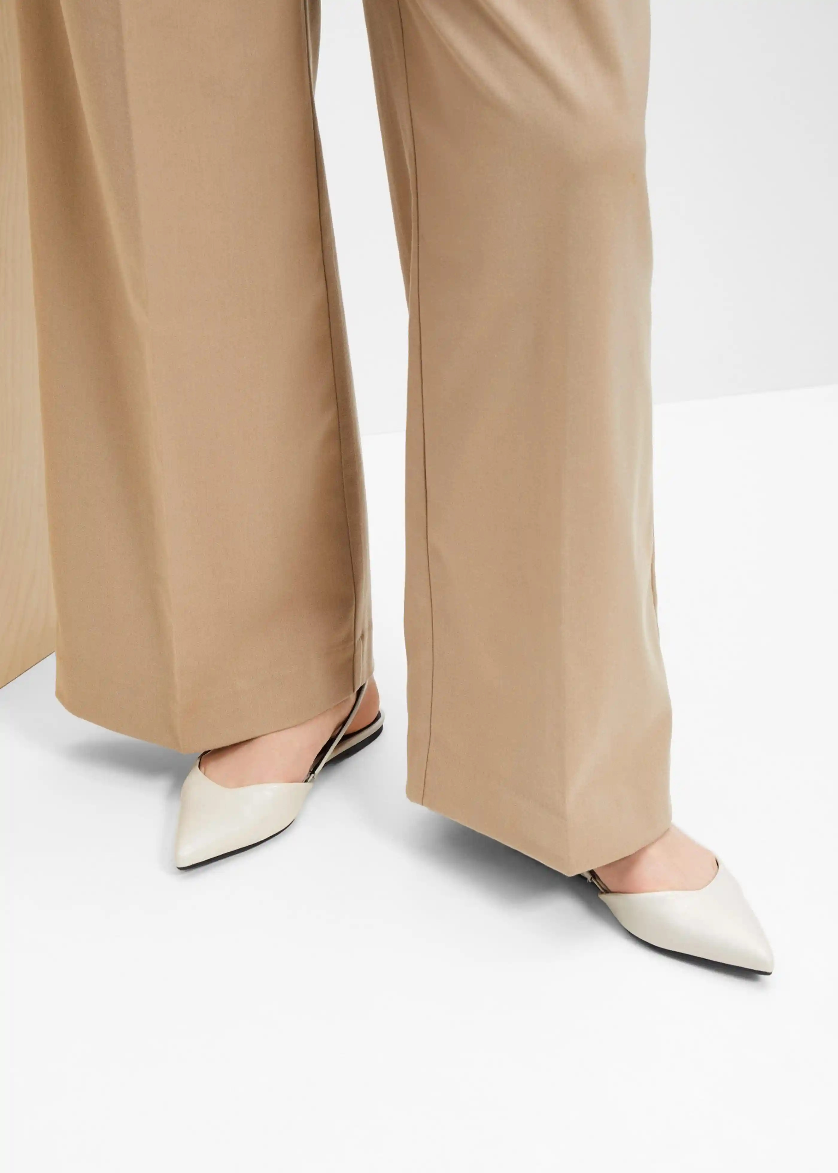 Modische Sling Ballerina mit V-Ausschnitt - silber | bonprix | Bonprix DE