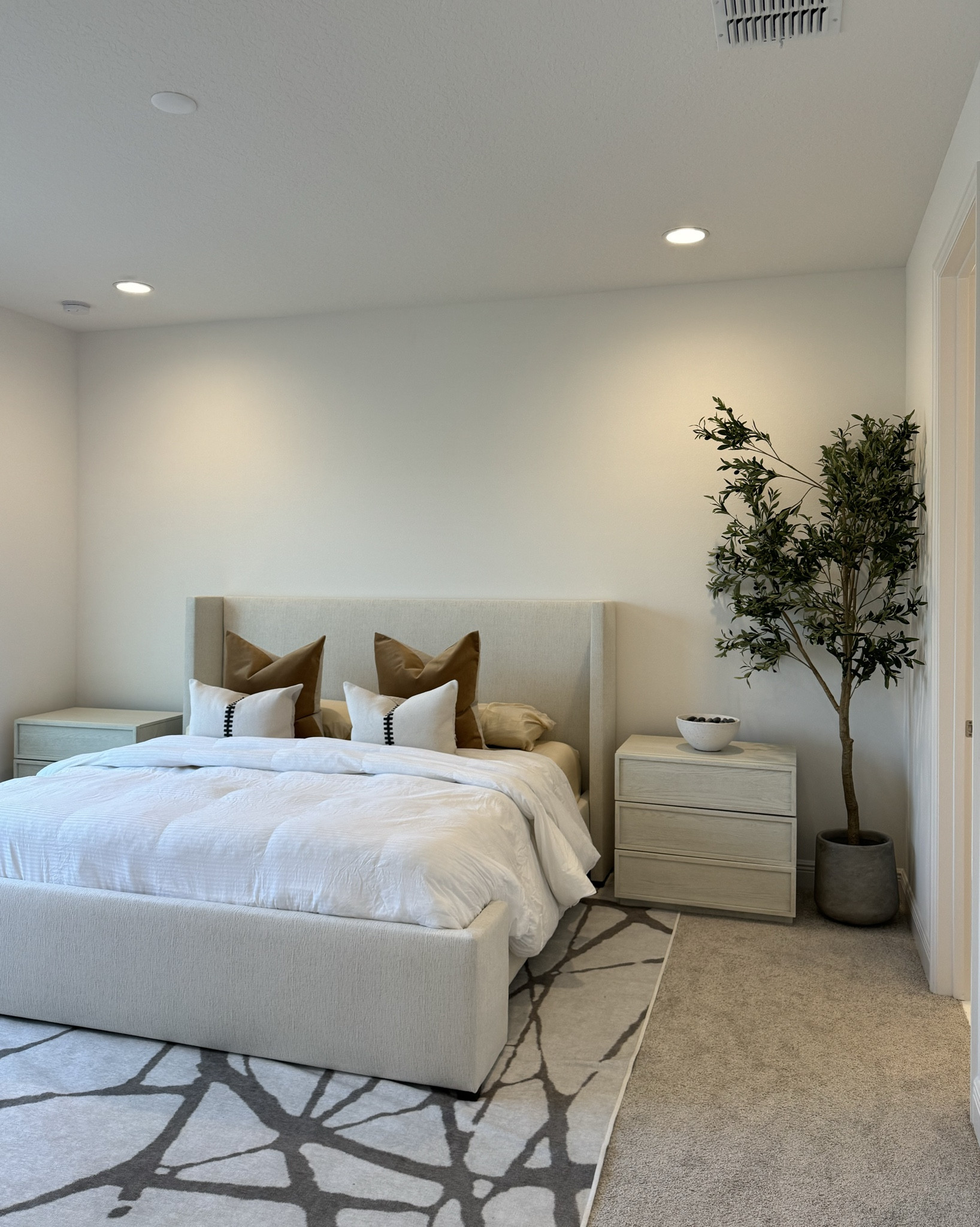 
Far from finished but our room is coming together so nicely 🥹🤍 

#LTKFamily #LTKHome #LTKStyleTip