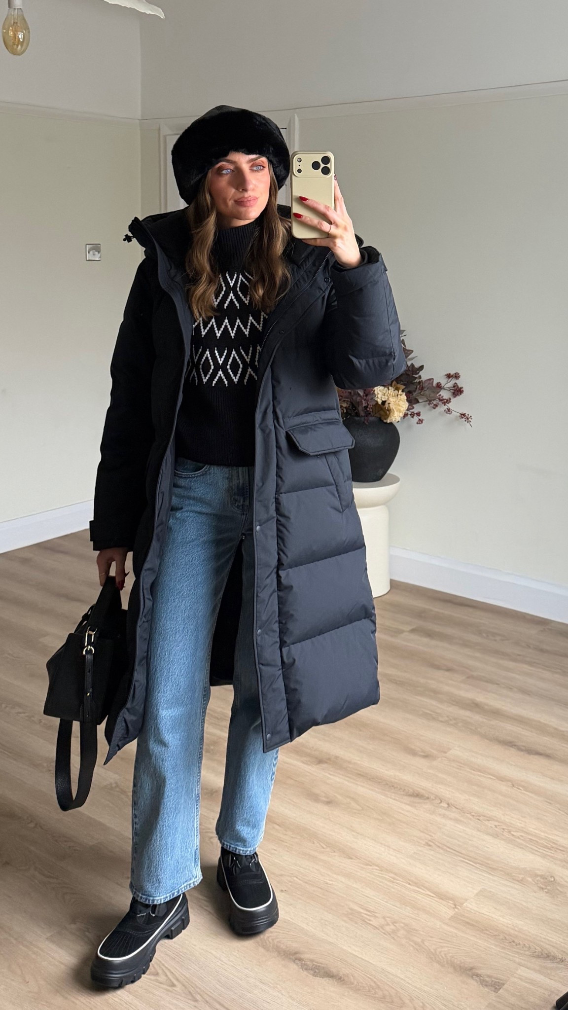 Christmas market outfit inspo

Small in the Uniqlo ultra warm black coat, I’m 5ft 6
Fair-isle jumper is Primark so I can’t link on here but have linked similar
25 reg in the Abercrombie vintage straight blue jeans 
Sorel ‘Torino’ winter boots
The Horse clementine bag 
Black fur hat from Zara

Christmas market outfit, winter walk outfit, wrapped up, down coat, puffer coat

#LTKfestive #LTKwinter #LTKuk