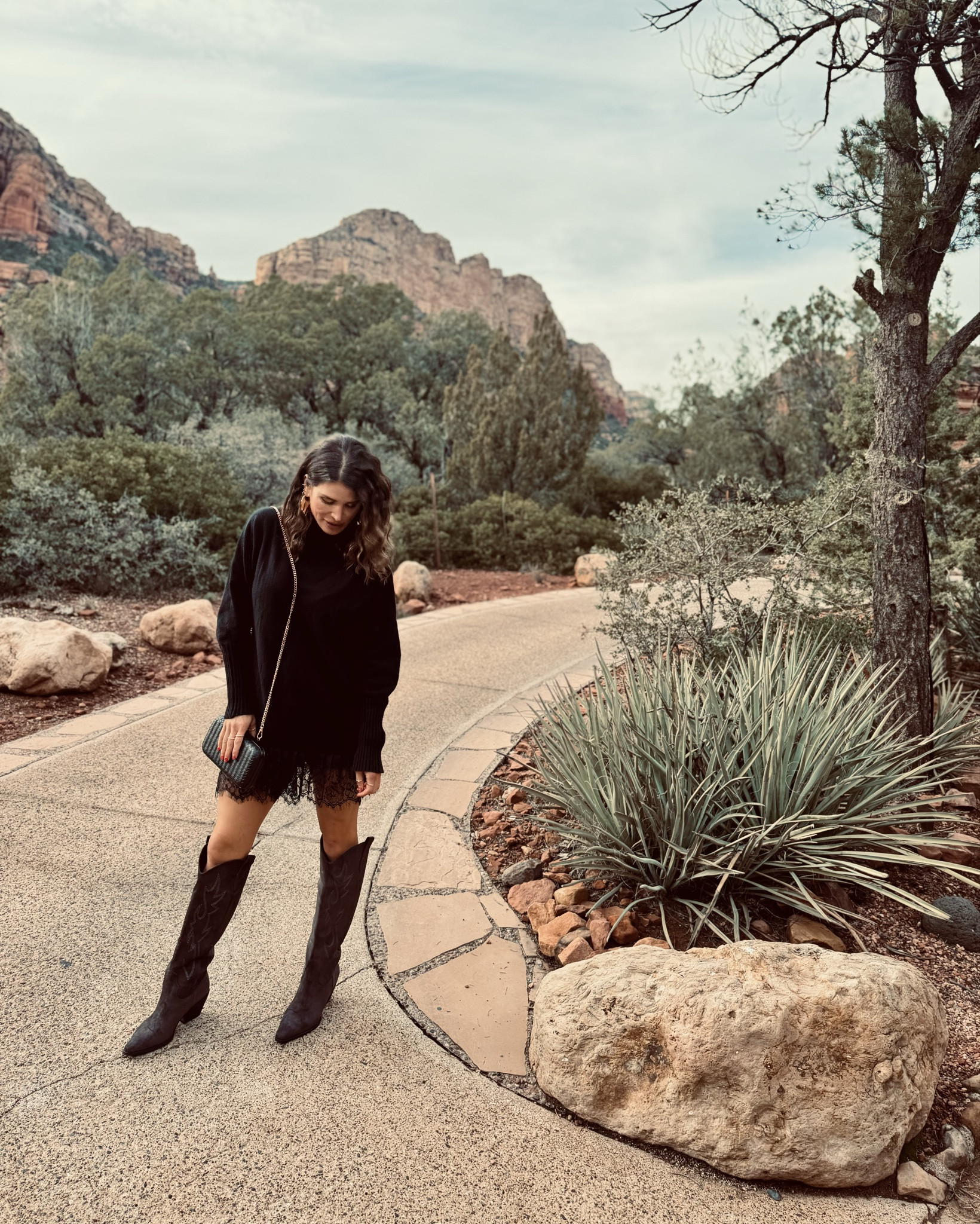 Desert mornings, trail walks, and cozy nights 🌵✨ These Sedona looks were on repeat—easy layers, comfy sets, and elevated basics. 

#LTKFindsUnder100 #LTKTravel #LTKootd