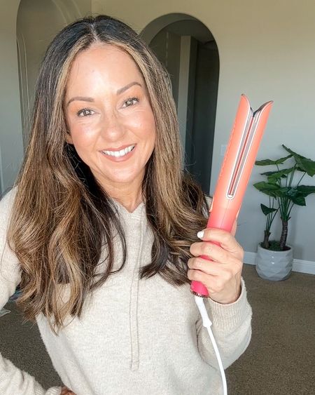 This is what I use to get a slight curl and a good flip at the bottom of my hair! I use this all the time!! 
Get the links & details at: www.everydayholly.com

Hair tools  hair essentials  haircare  beauty  amazon  T3  T3 hair tools  healthy hair  styling treatments  hair styles  curling iron  straightener 

#LTKbeauty