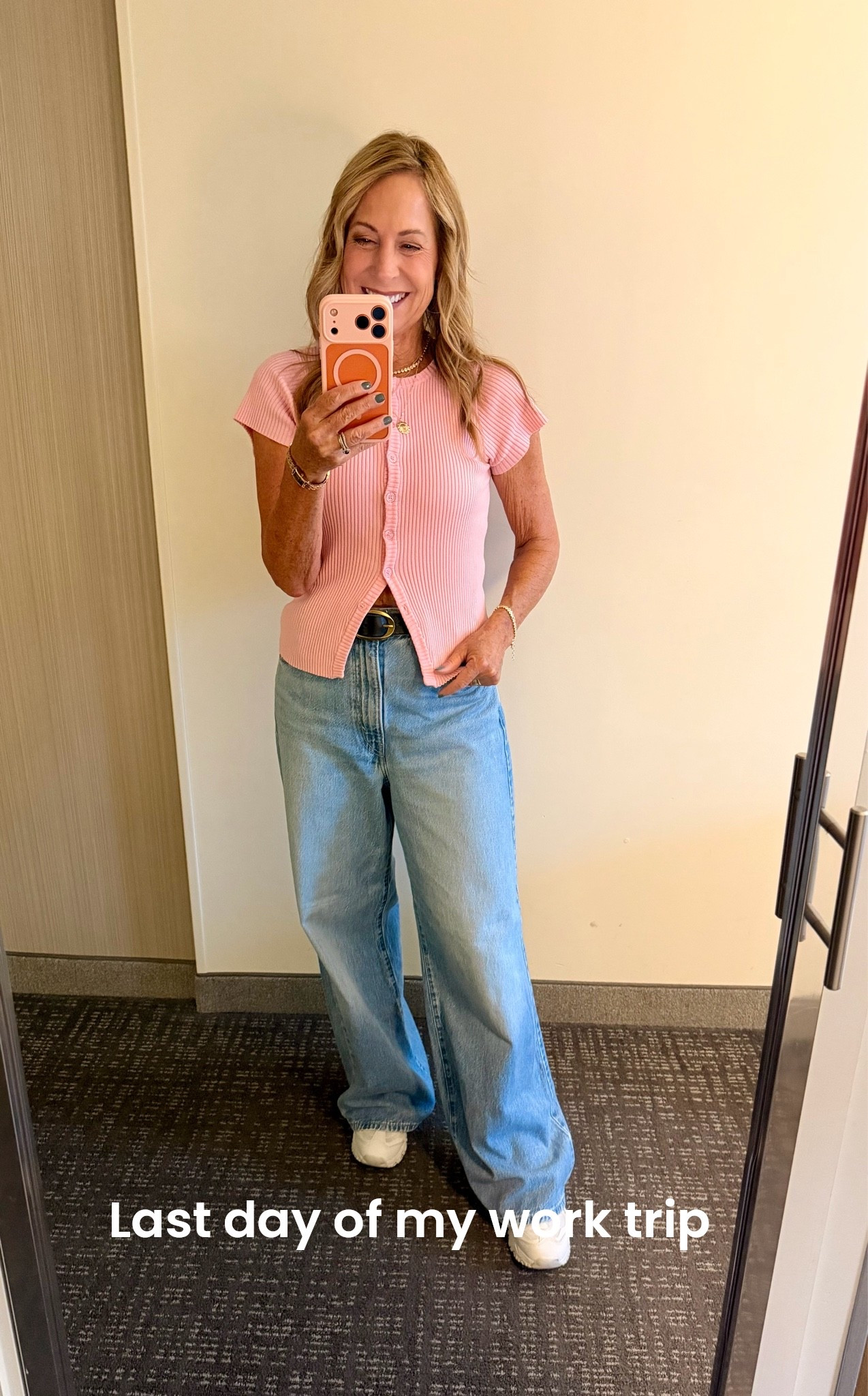 Flying home today! 

Wearing things I’ve had in my closet! 

Amazon top
Amazon Levi’s jeans
Electric Picks jewelry 
Walmart shoes 
Nordstrom watch