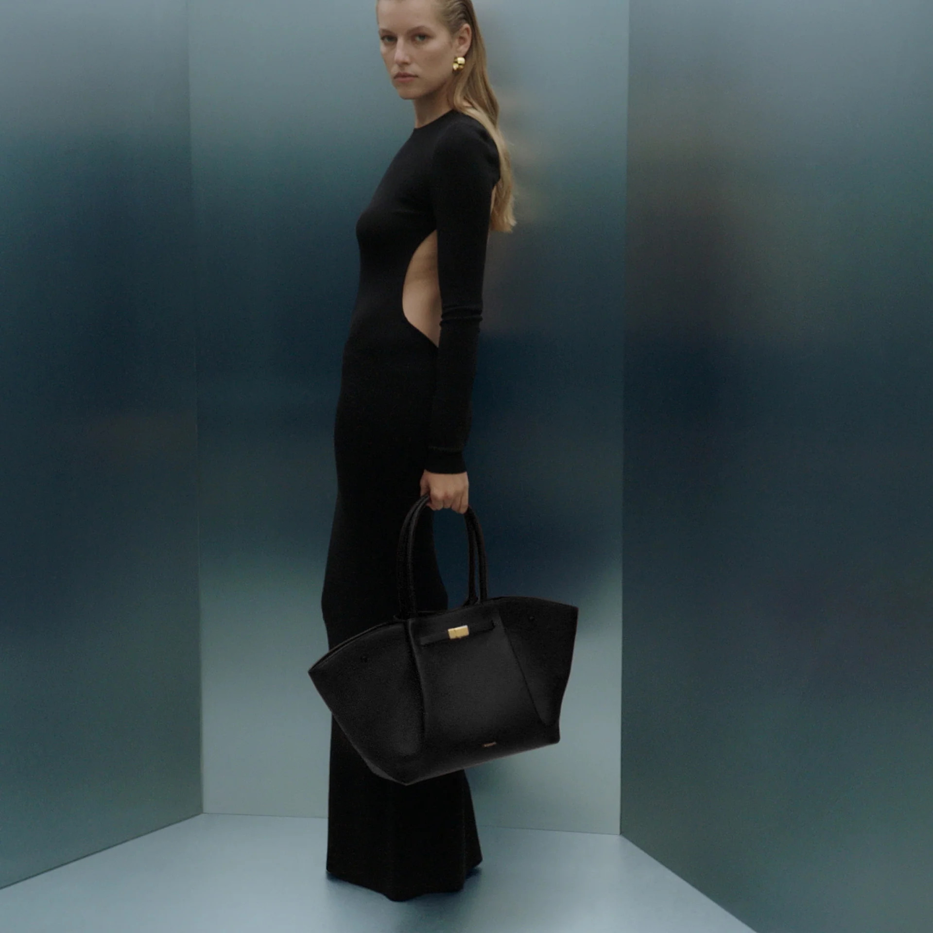 The New York | Black Small Grain | DeMellier | DeMellier