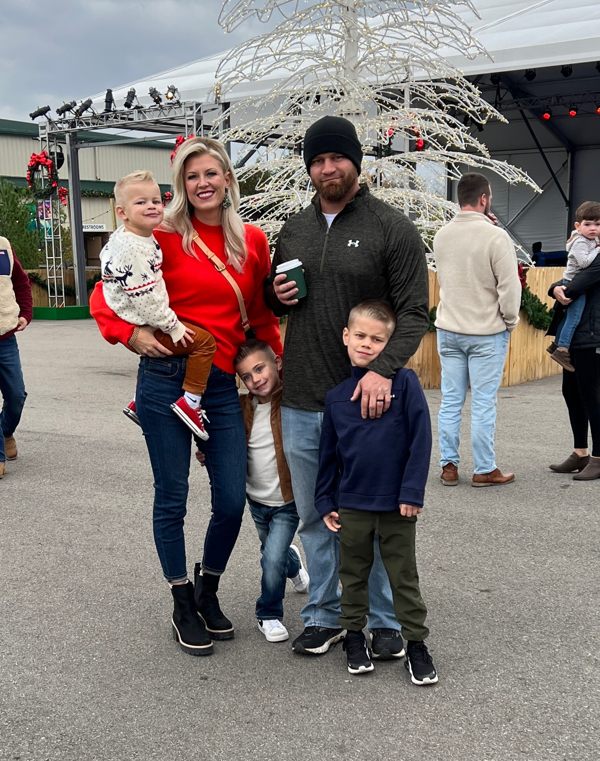 Christmas in Nashville outfits linked here❤️🎅🏻

#LTKHoliday #LTKCyberWeek #LTKsalealert