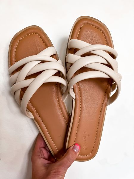 New target sandals 


#LTKsalealert #LTKunder50 #LTKshoecrush