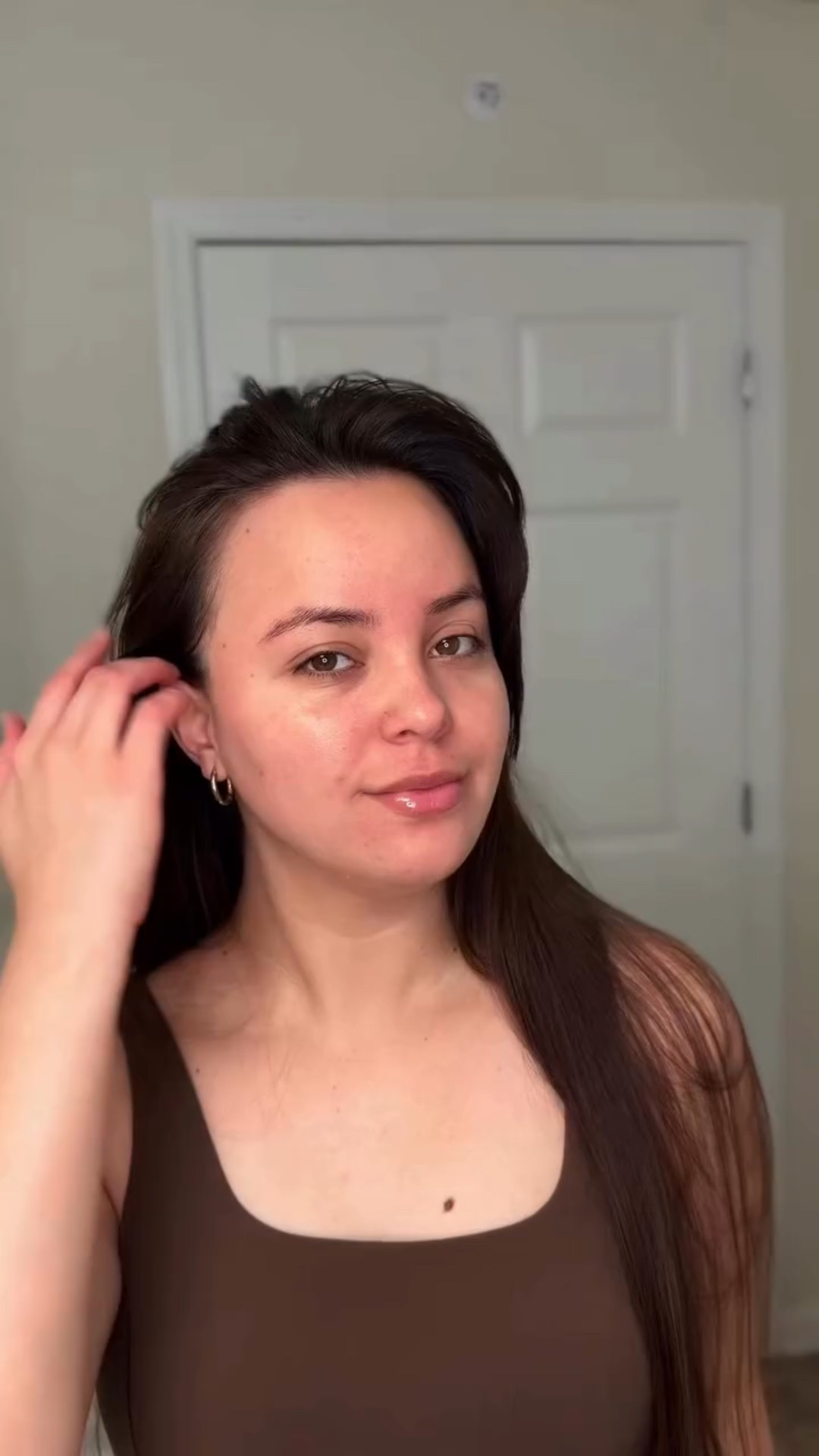 ✨ Glass Skin Unlocked ✨

Descubriendo el secreto para una piel hidratada, firme y luminosa con Advanced Botanical Kinetics™ de Aveda.

Comienzo limpiando mi piel para eliminar maquillaje, grasa e impurezas, dejándola limpia y suave sin sensación de resequedad, gracias a una limpieza gentil pero efectiva.

Luego aplico un sérum botánico que hidrata al instante, mejora la elasticidad, refuerza la barrera de la piel y ayuda a que se vea más firme, radiante y saludable, aportando hidratación inmediata y soporte a largo plazo.

Finalizo sellando la hidratación con una crema que hidrata profundamente, rellena la piel con colágeno de origen vegetal, suaviza la apariencia de líneas, y minimiza rojeces, dejando la piel visiblemente más suave, jugosa y luminosa.

Advanced Botanical Kinetics™ es una rutina botánica rejuvenecedora, plumped by plants, diseñada para hidratar, rellenar y revitalizar la piel, ayudando a revelar una apariencia más fresca, equilibrada y llena de glow natural 🌿✨
#giftedbyaveda, #AdvancedBotanicalKinetics, #communityx.seen @aveda @communityxseen