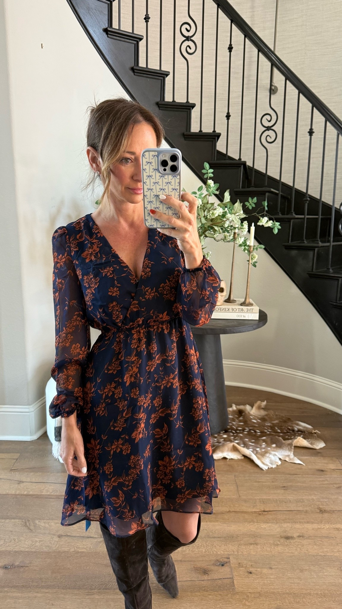 The color combo in this dress screams Fall! 🤎🍁