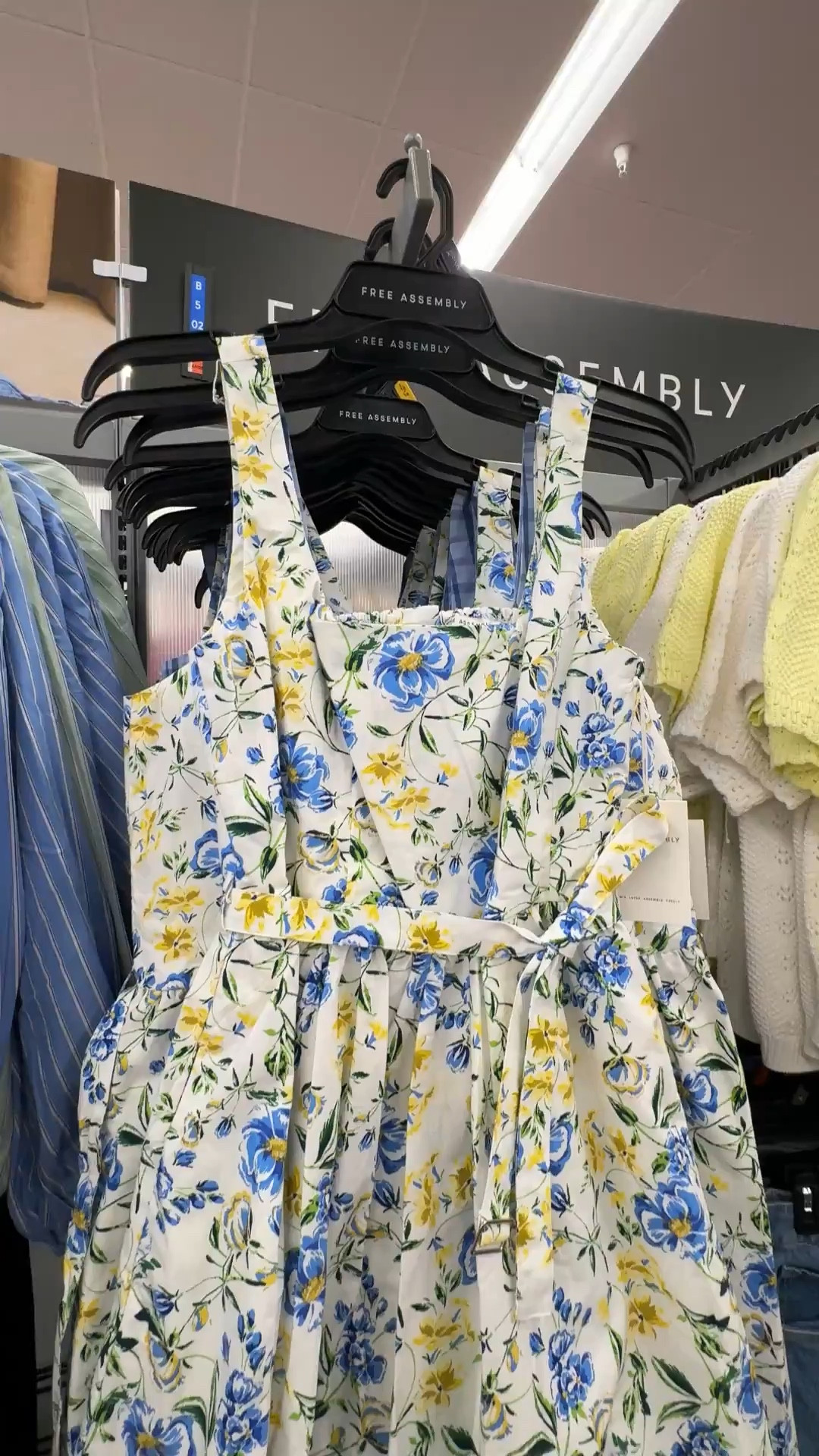 Such pretty floral midi dress from Walmart! 

#LTKootd