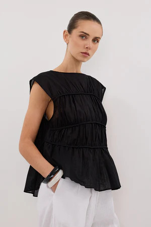 FLYNN BLACK LINEN TIERED TOP | DISSH