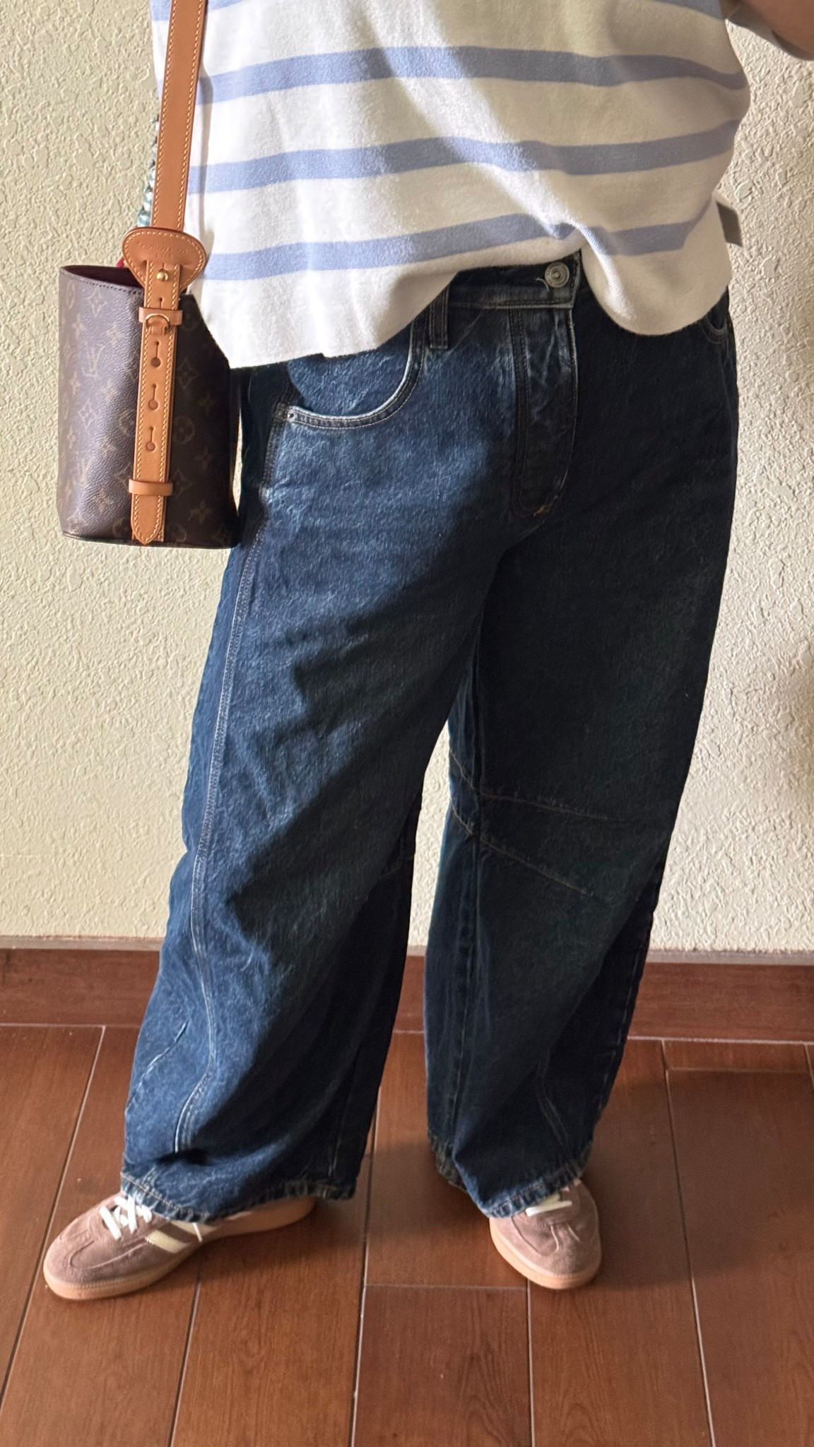 OOTD: Fave jeans rn!

For reference I’m 5’4” and the length is just right.


Free People good luck mid rise barrel jeans wide leg 
adidas spezial sneakers (so comfy)
LV All in BB bucket handbag

#LTKgrwm #LTKMidsize #LTKootd