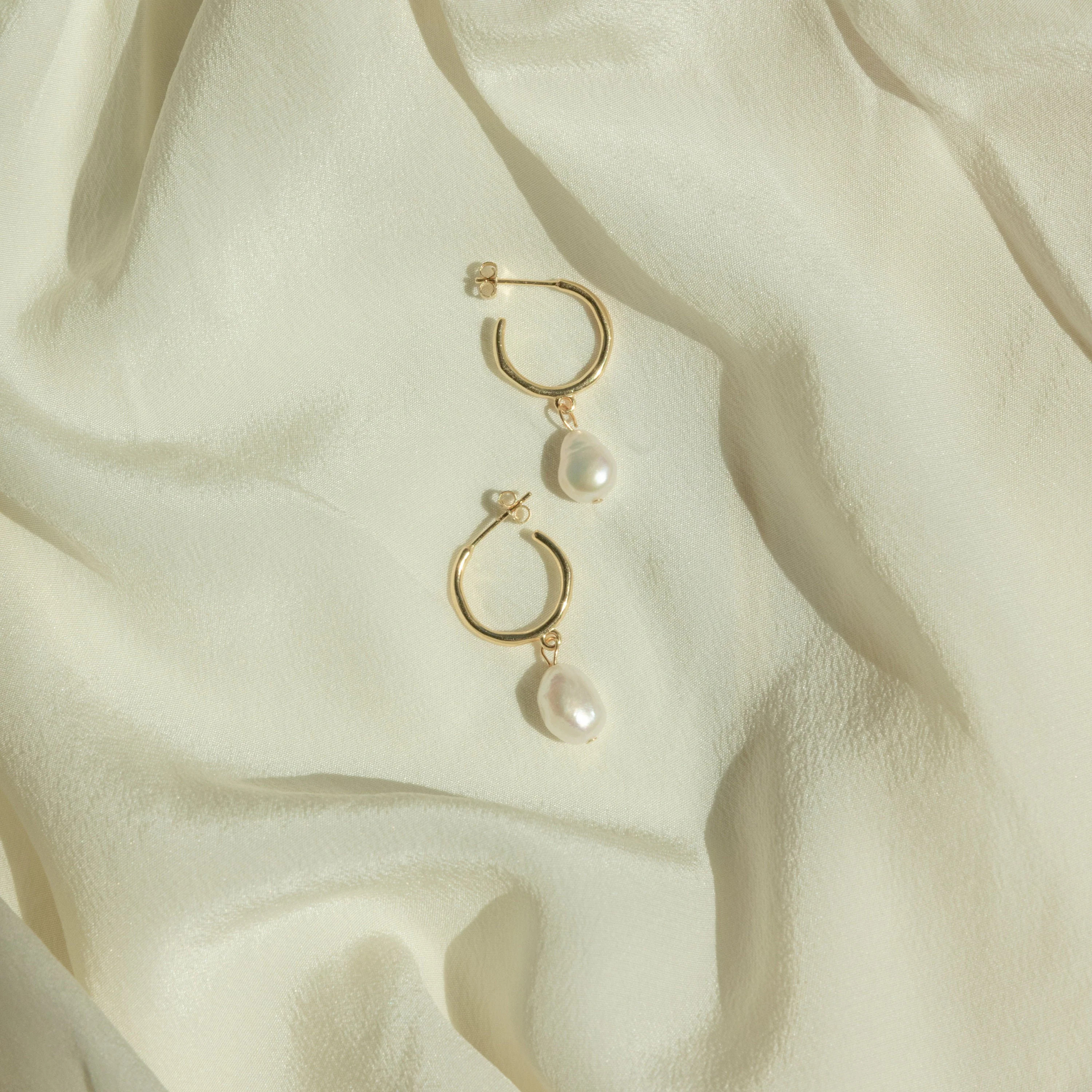 Margot Pearl Hoops | Caitlyn Minimalist