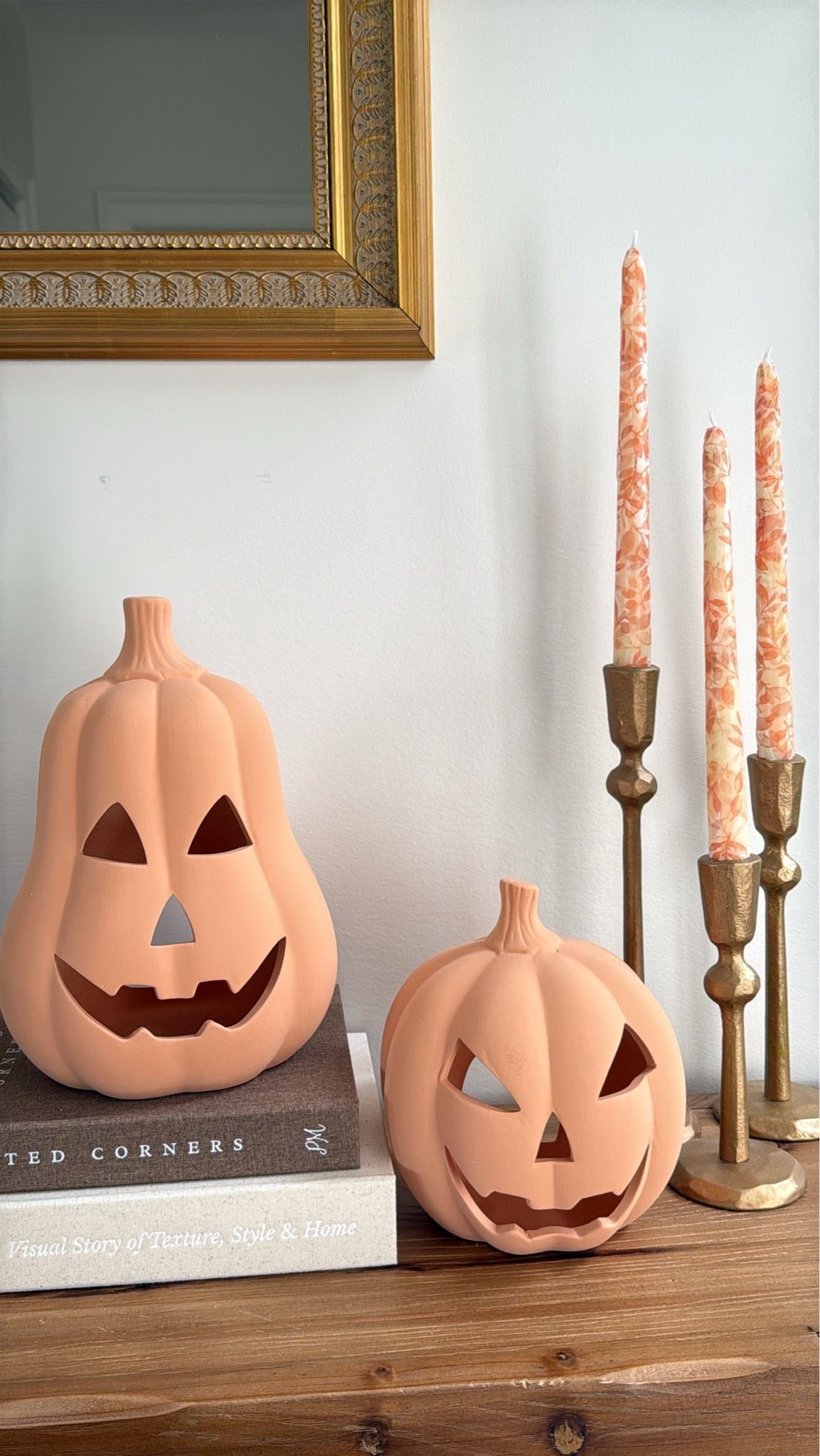 love this fall/halloween set up on our hallway table! 🎃🍂

#LTKHome #LTKSeasonal