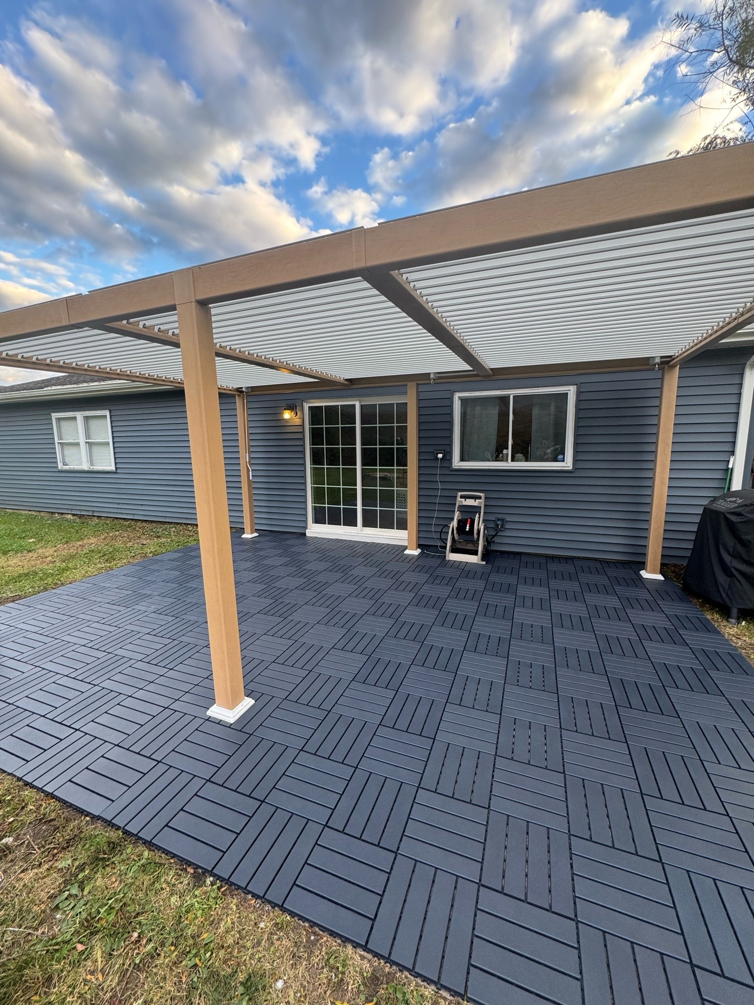 Easy DIY patio floor transformation 👏🏽

#LTKHome #LTKSeasonal #LTKSaleAlert