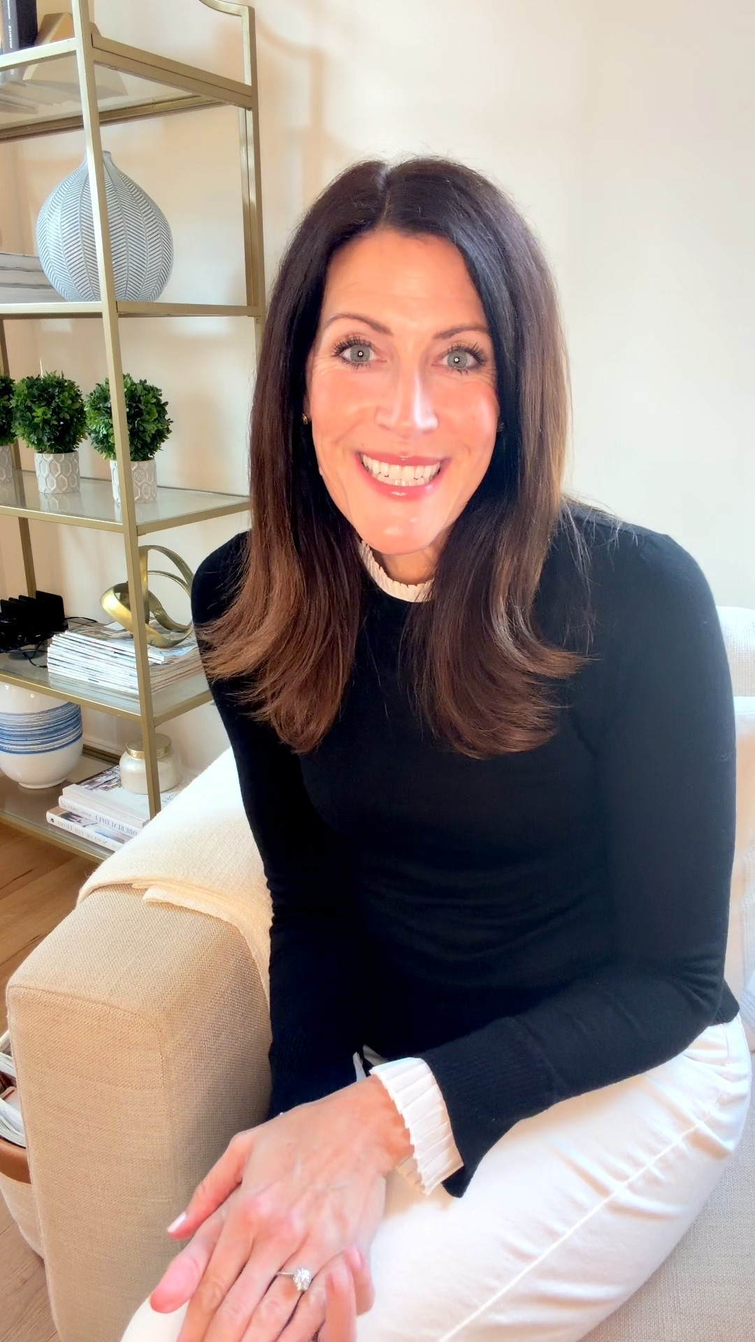 Just a little bit about me! Thank you for following along and trusting me to help you find great products! 🖤🤍