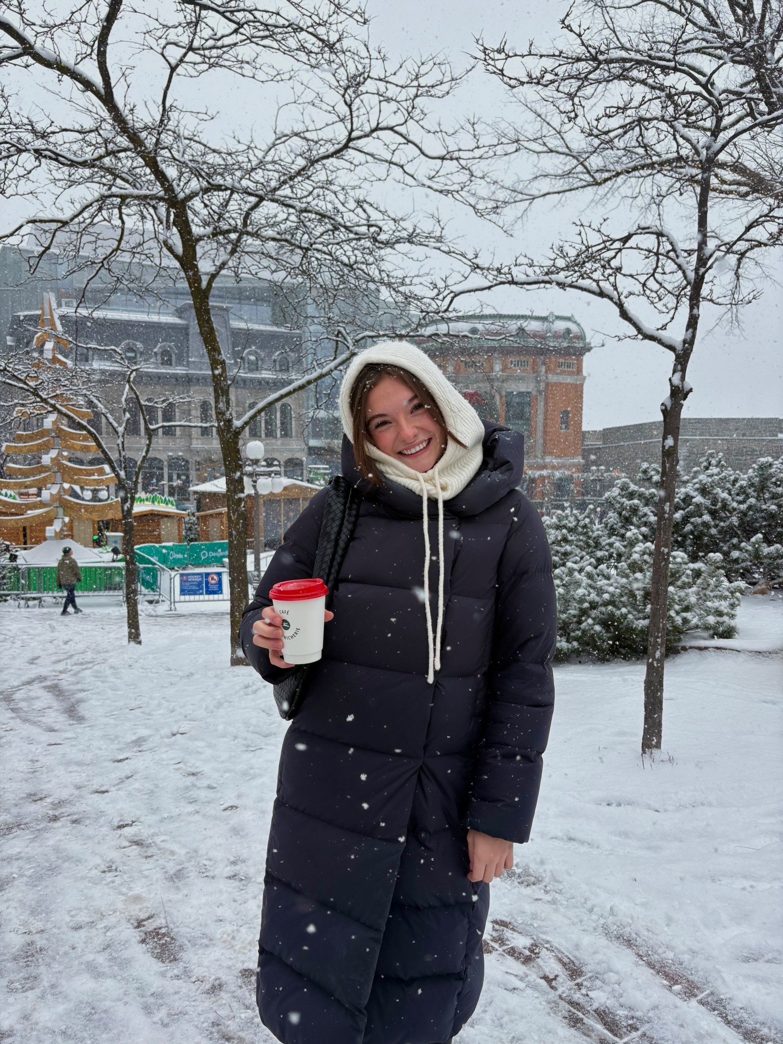 parfait outfit pour une sortie au marché de Noël (ma veste n’est plus dispo chez Aritzia mais en voici une similaire!!) 

#LTKwinter #LTKcanada