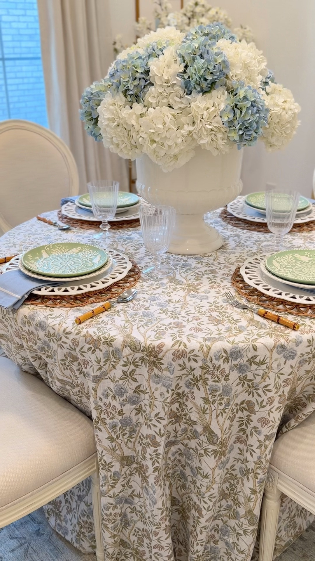 Spring tablescape spring decor round dining table @Target target placemats  @Wayfair 