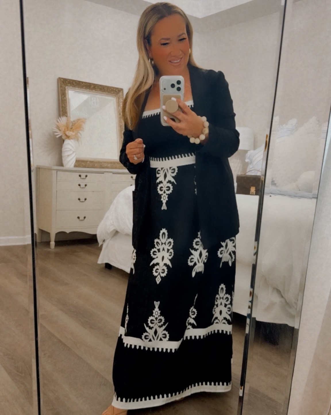 A classic black & white moment that never goes out of style. This dress is one of those pieces you'll reach for year after year-easy to dress up or keep simple with your favorite layers and accessories.

Everything is linked in my LTK if you'd like to recreate the look.

#AmazonFashion #TimelessStyle #ClassicStyle #EverydayStyle
#FaithFilledStyle #NeutralStyle #AmazonFind

#LTKgrwm #LTKootd #LTKSeasonal